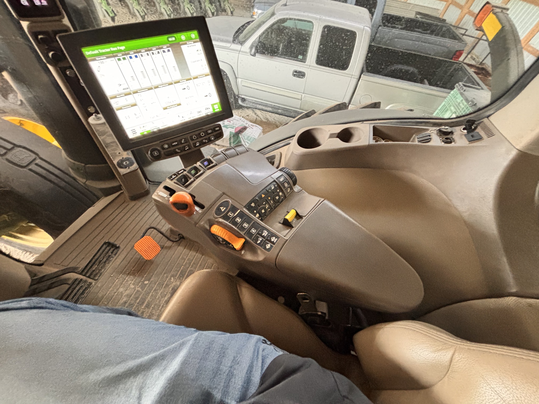 2014 John Deere 8295R Image 19