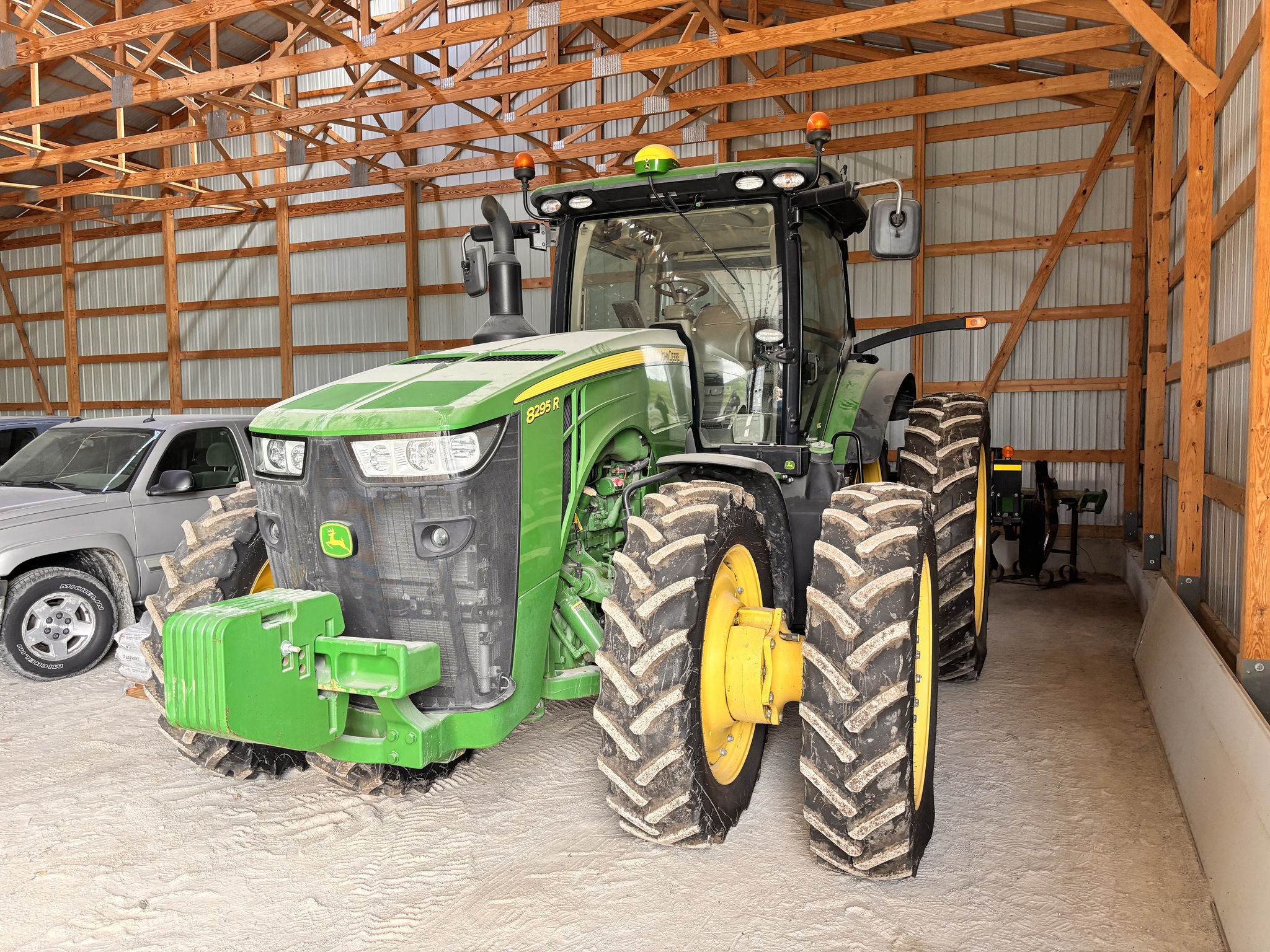 2014 John Deere 8295R Image 3