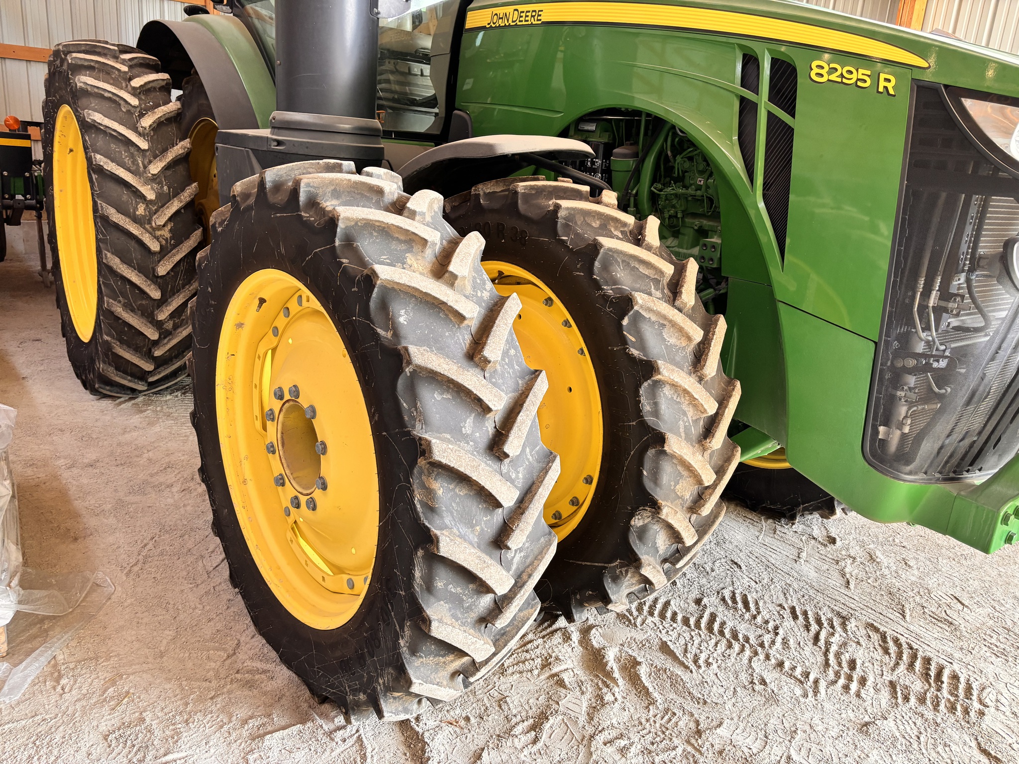2014 John Deere 8295R Image 5