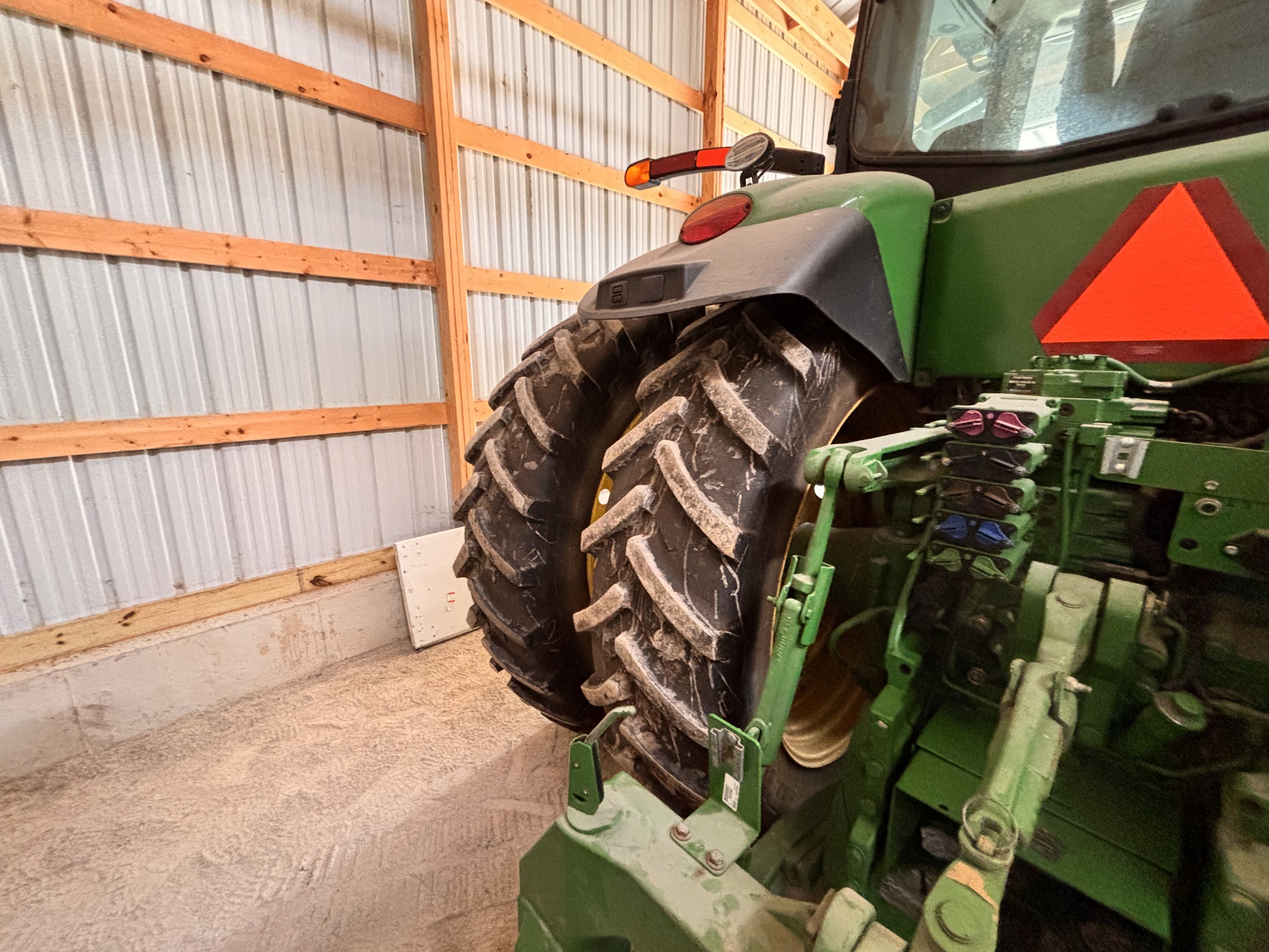 2014 John Deere 8295R Image 16