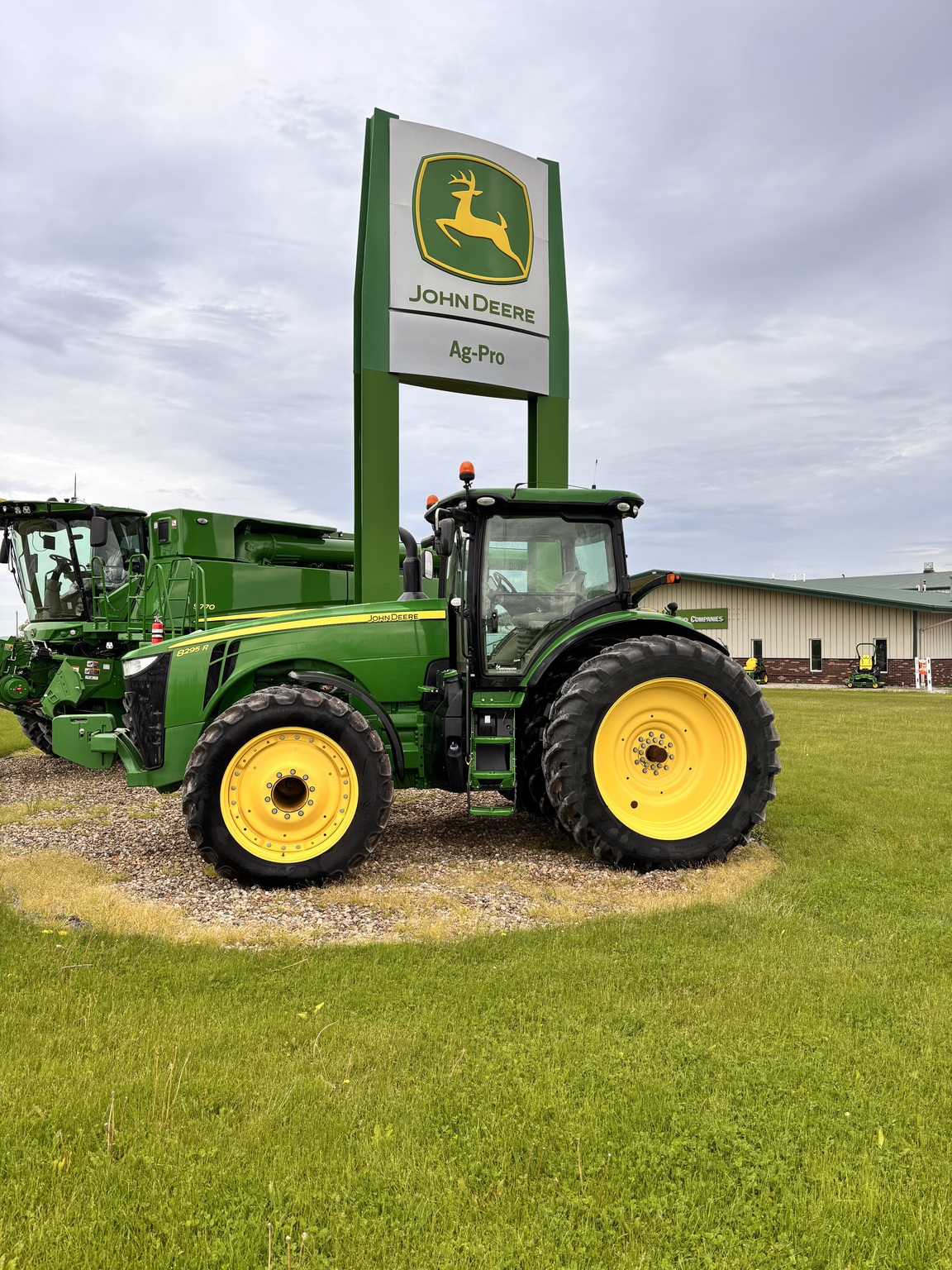 2014 John Deere 8295R Image 1