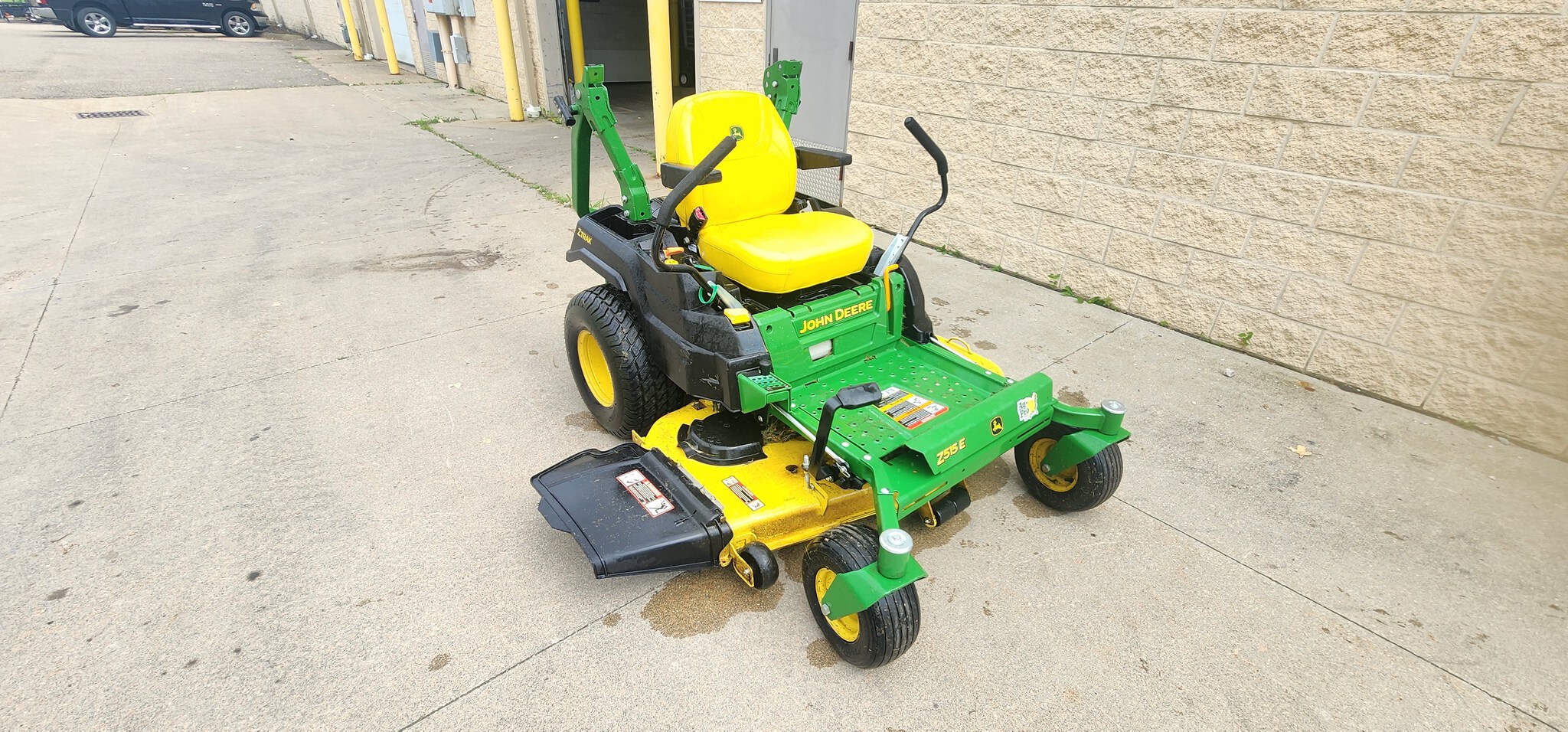 2021 John Deere Z515E Image 4