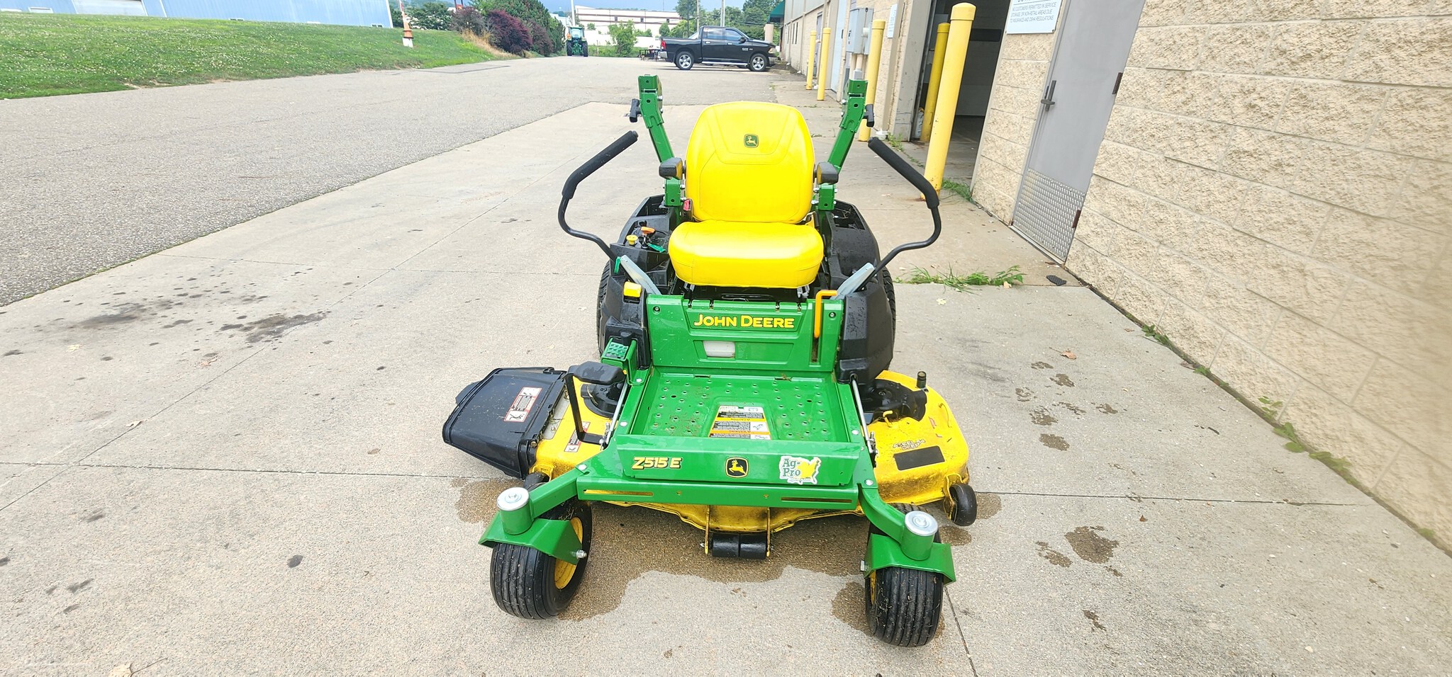 2021 John Deere Z515E Image 7
