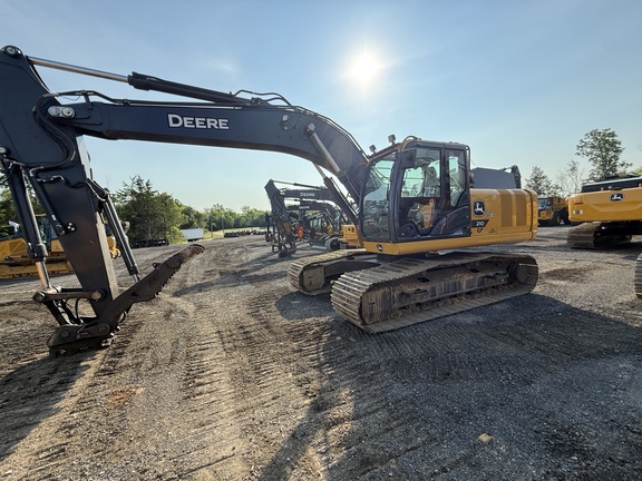 Photo of a 2024 John Deere 210 P