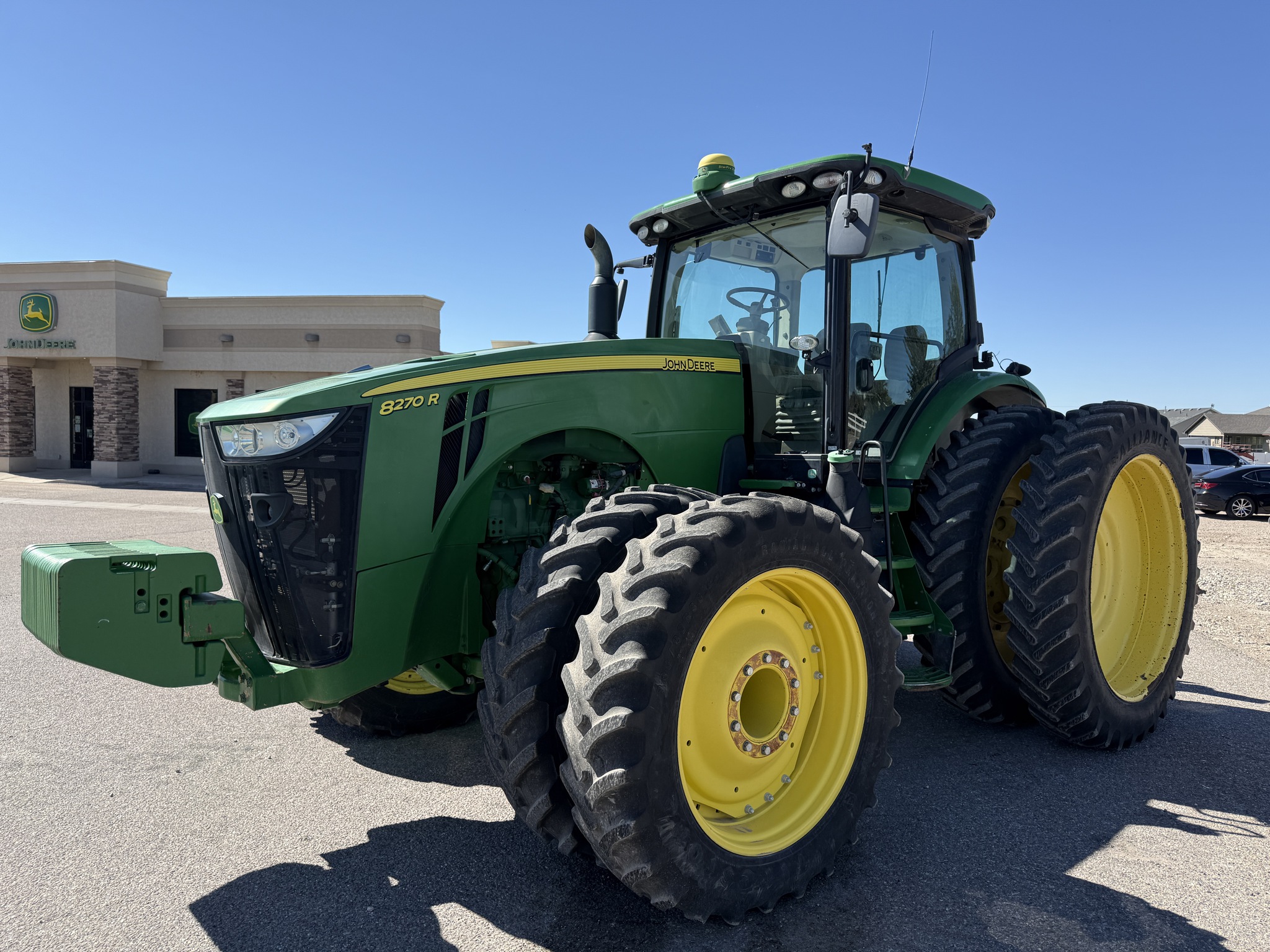 2016 John Deere 8270R Image 1