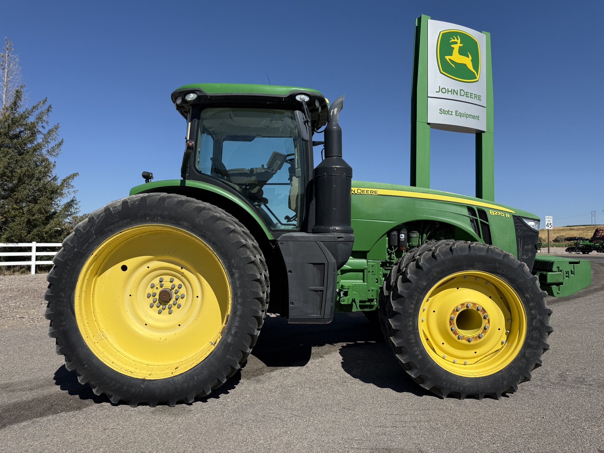 2016 John Deere 8270R Image 6