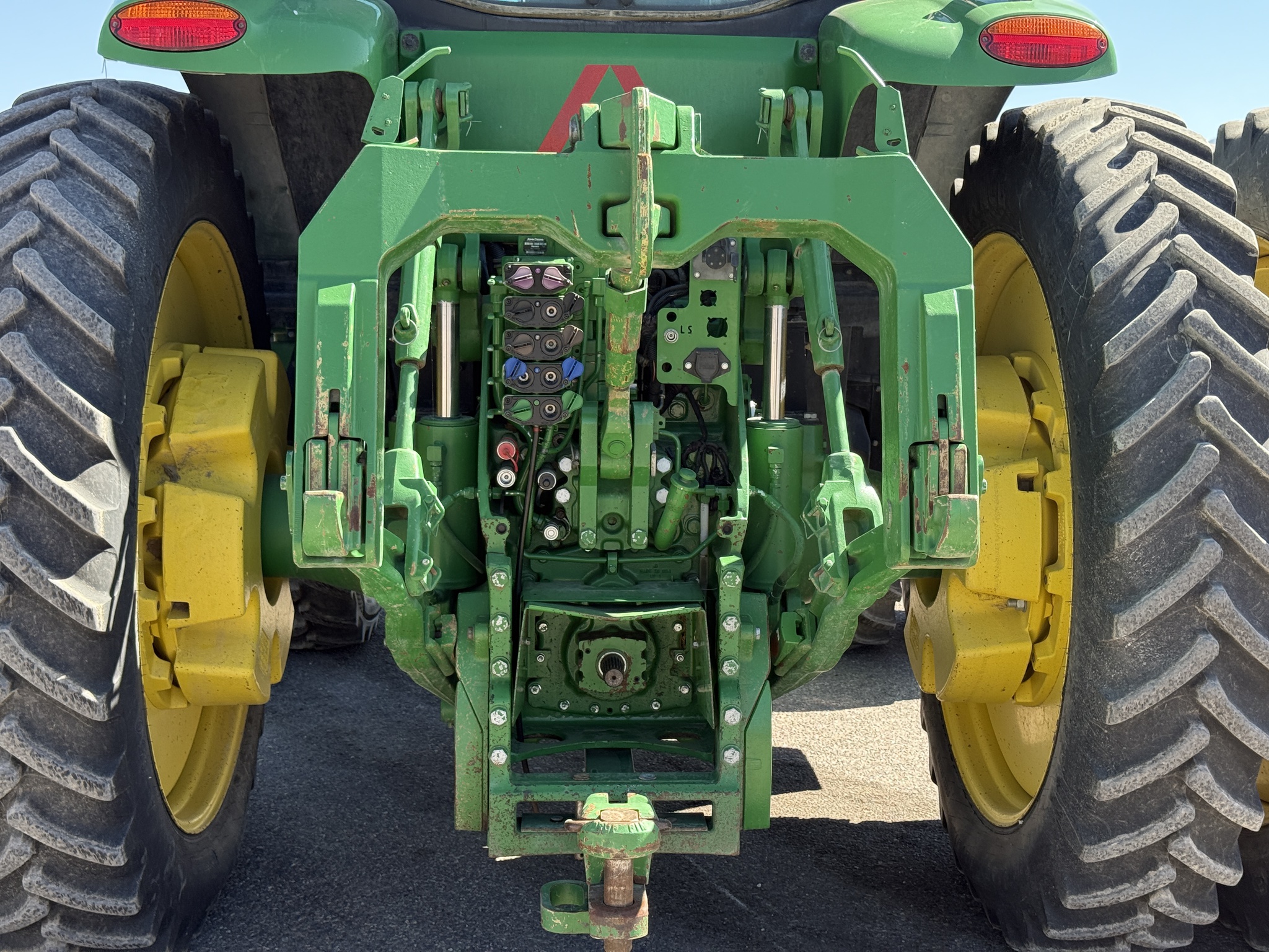 2016 John Deere 8270R Image 26