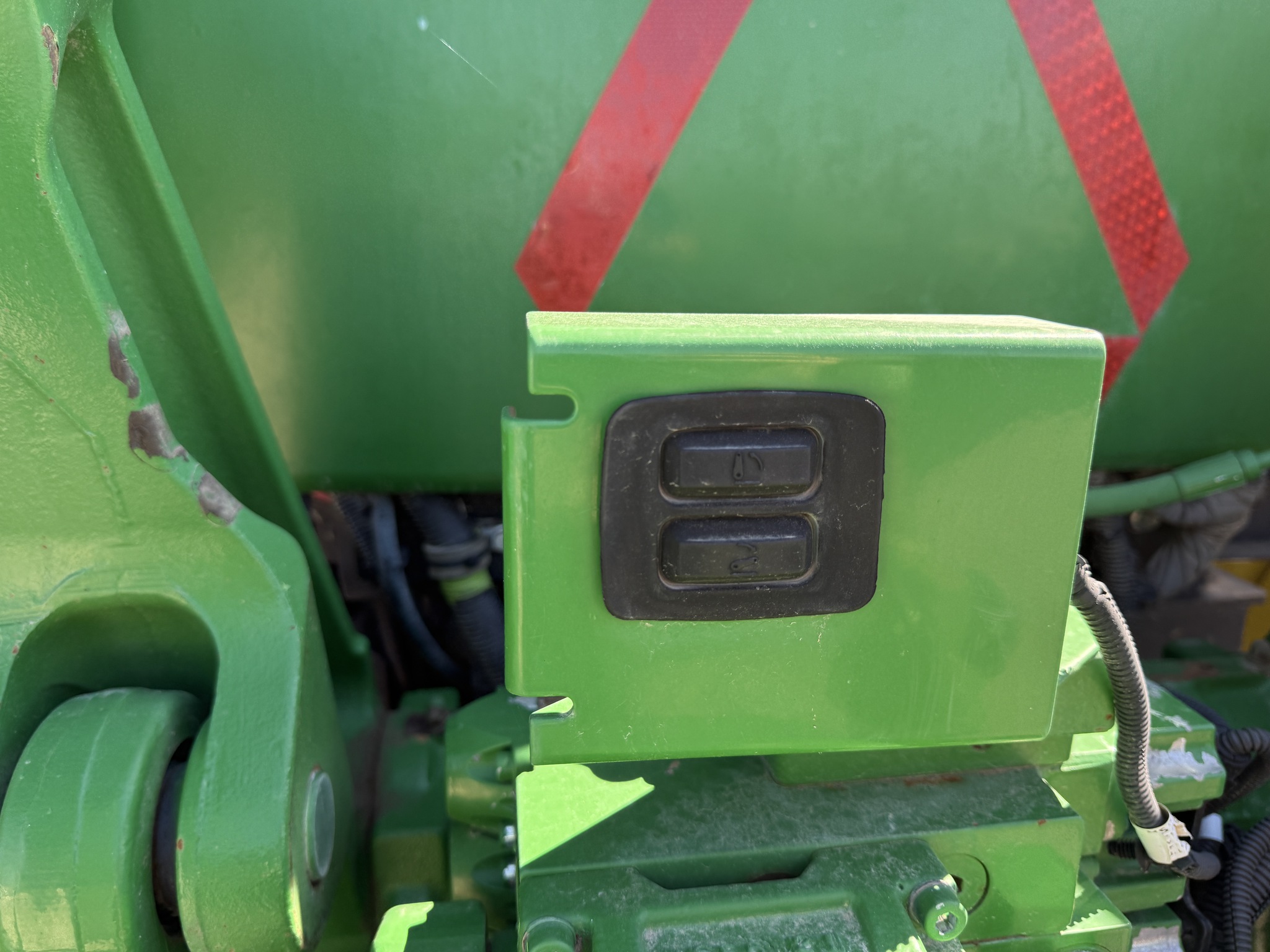 2016 John Deere 8270R Image 30