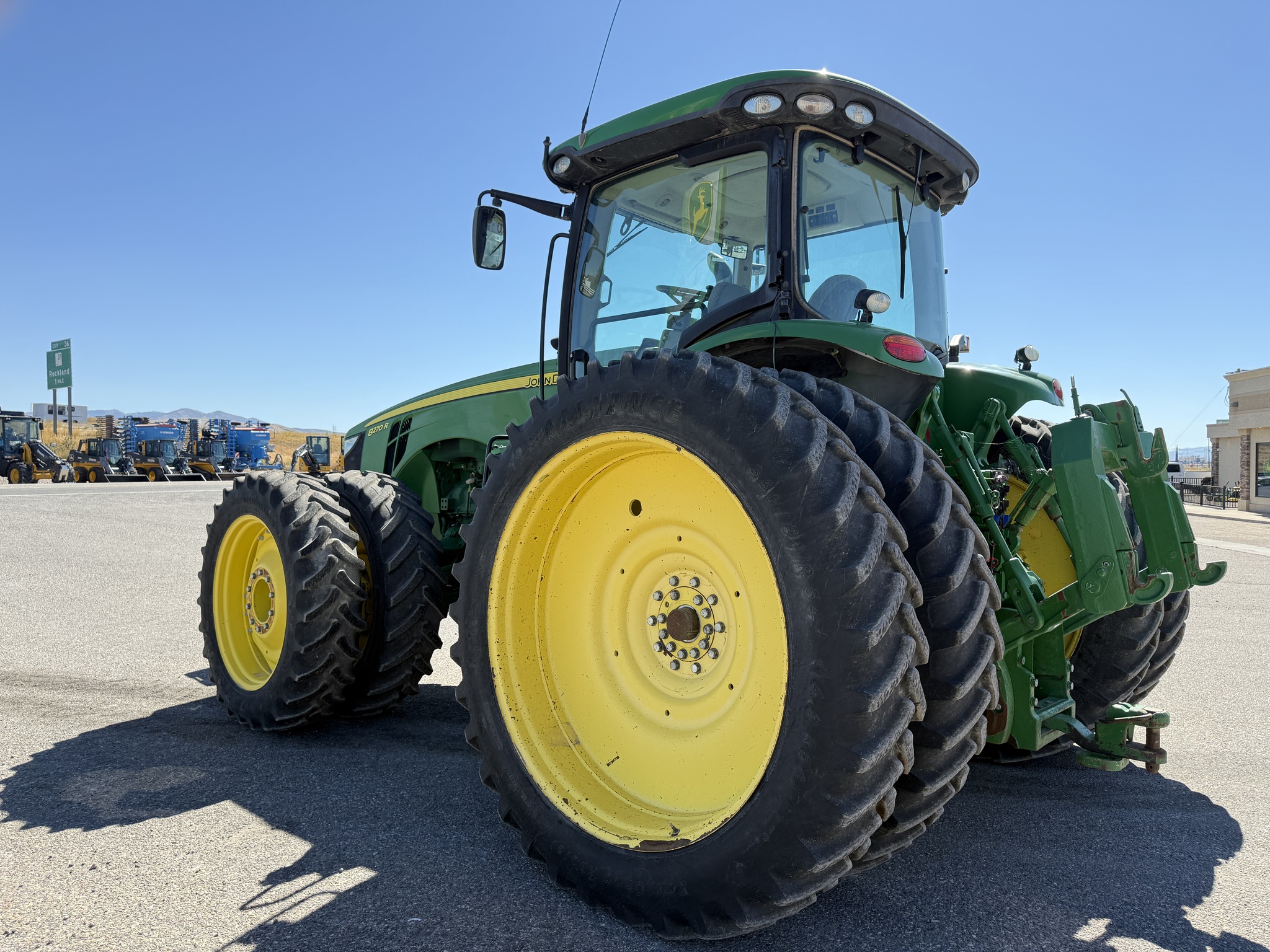 2016 John Deere 8270R Image 3