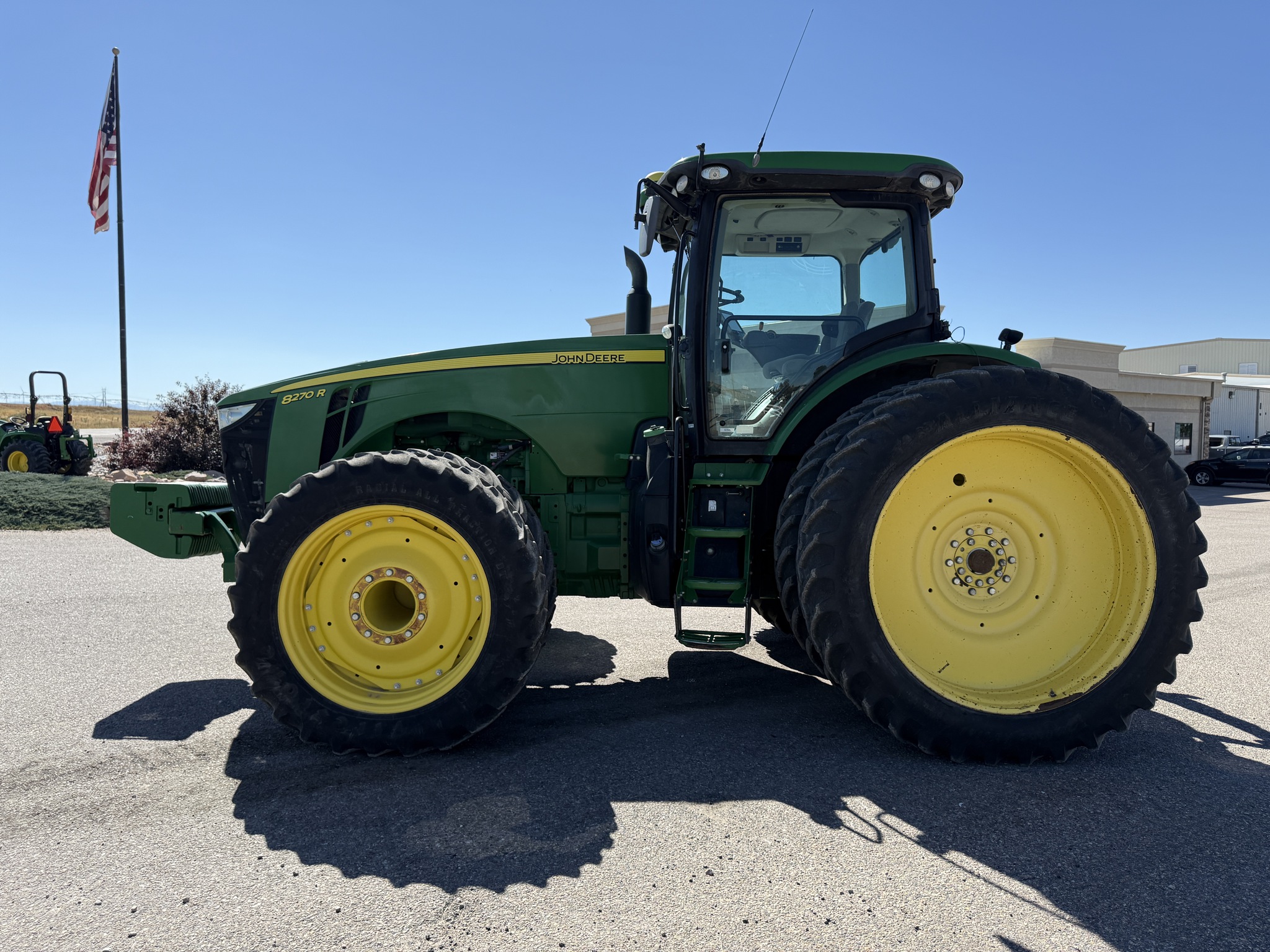 2016 John Deere 8270R Image 2