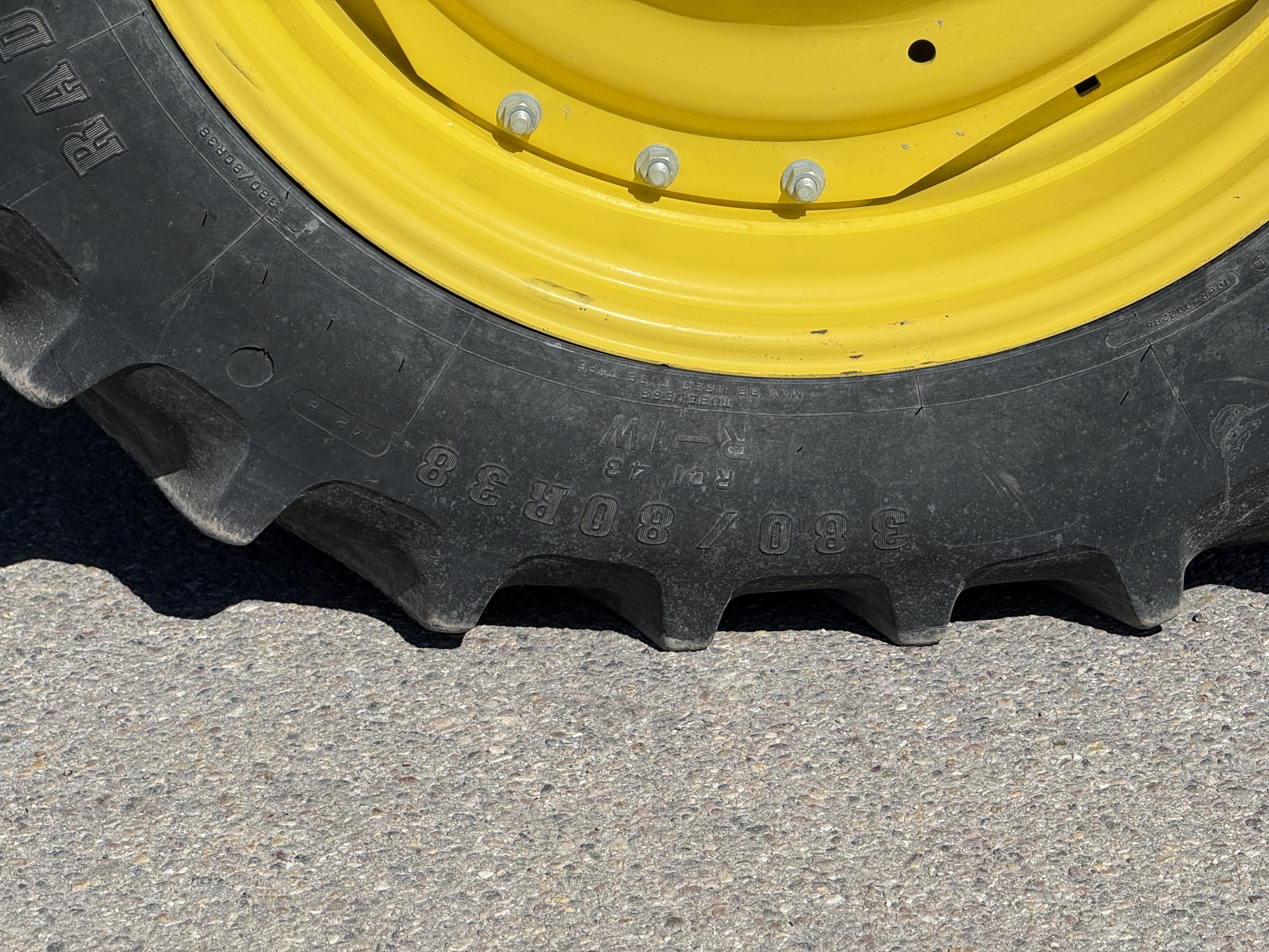 2016 John Deere 8270R Image 32