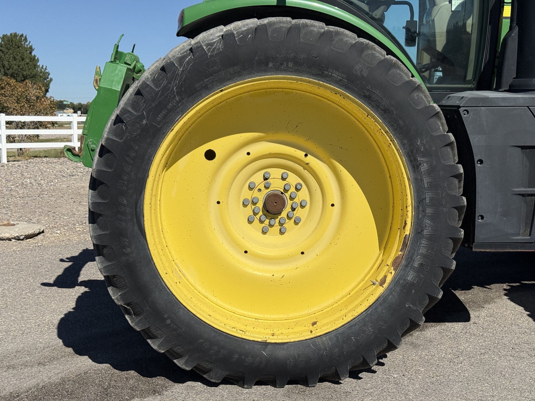 2016 John Deere 8270R Image 34