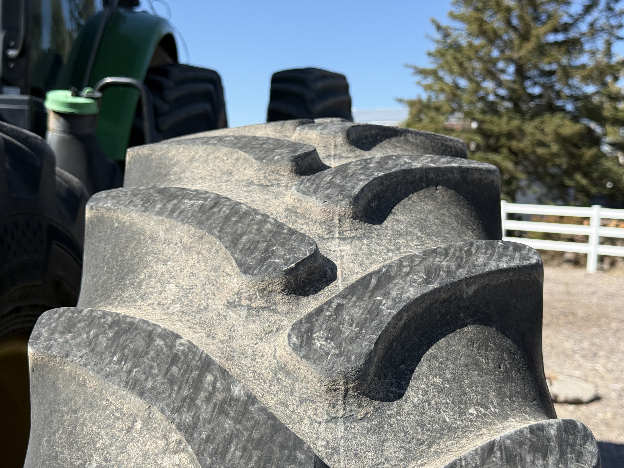 2016 John Deere 8270R Image 42