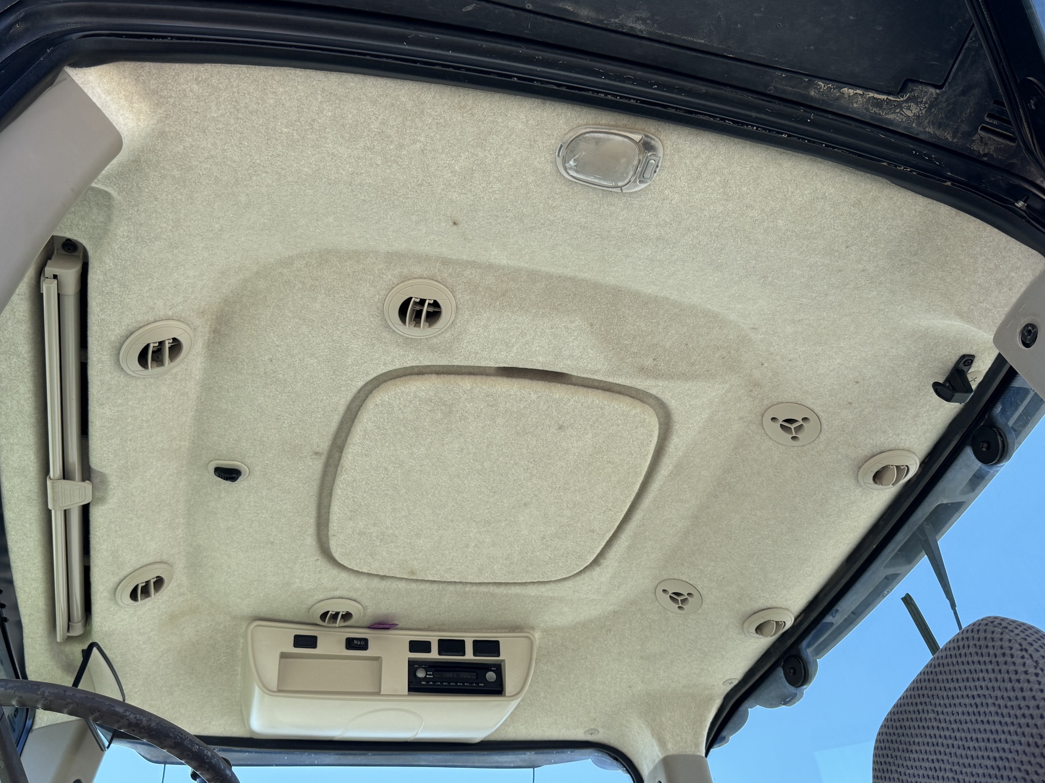 2016 John Deere 8270R Image 10