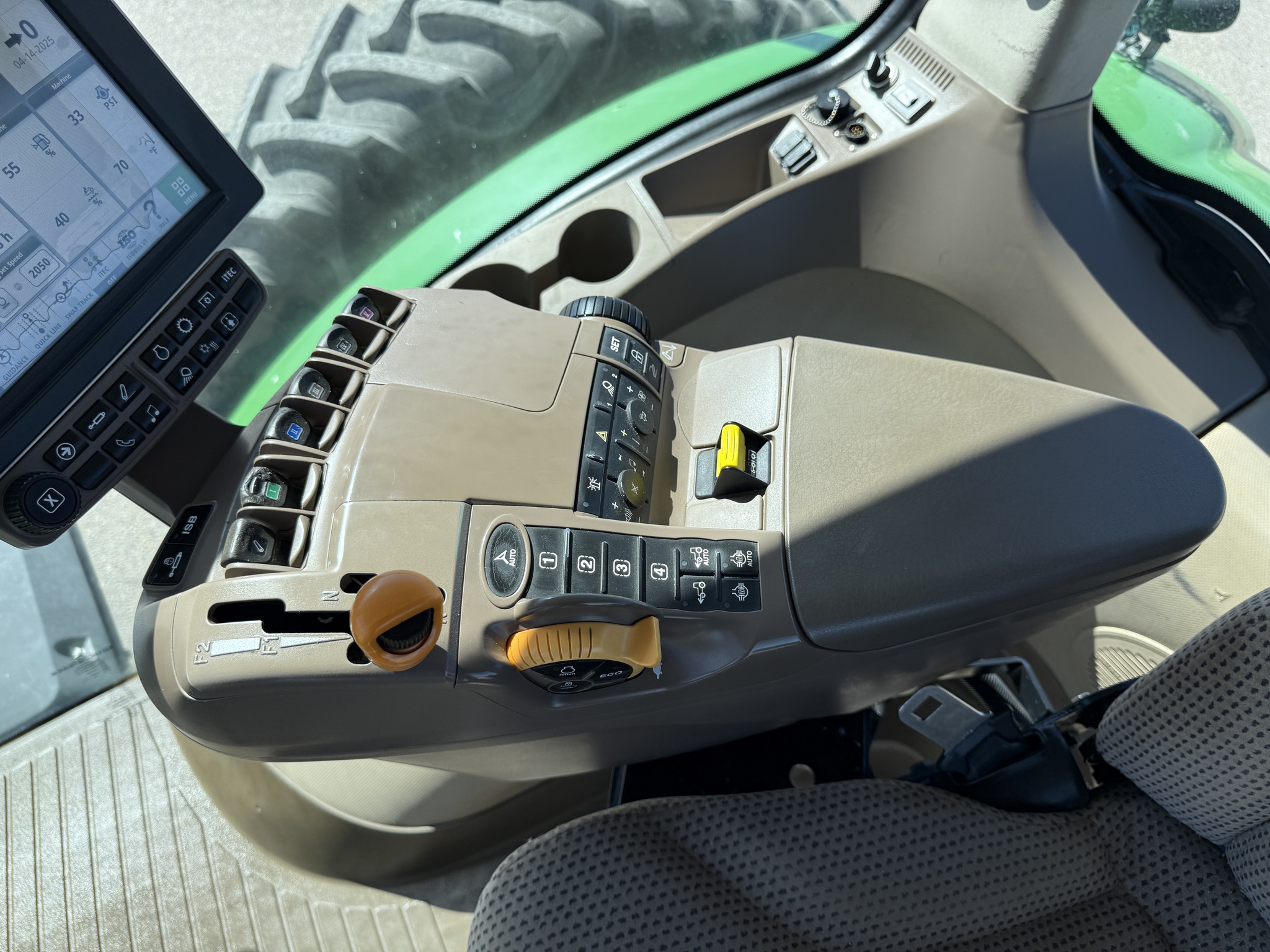 2016 John Deere 8270R Image 14