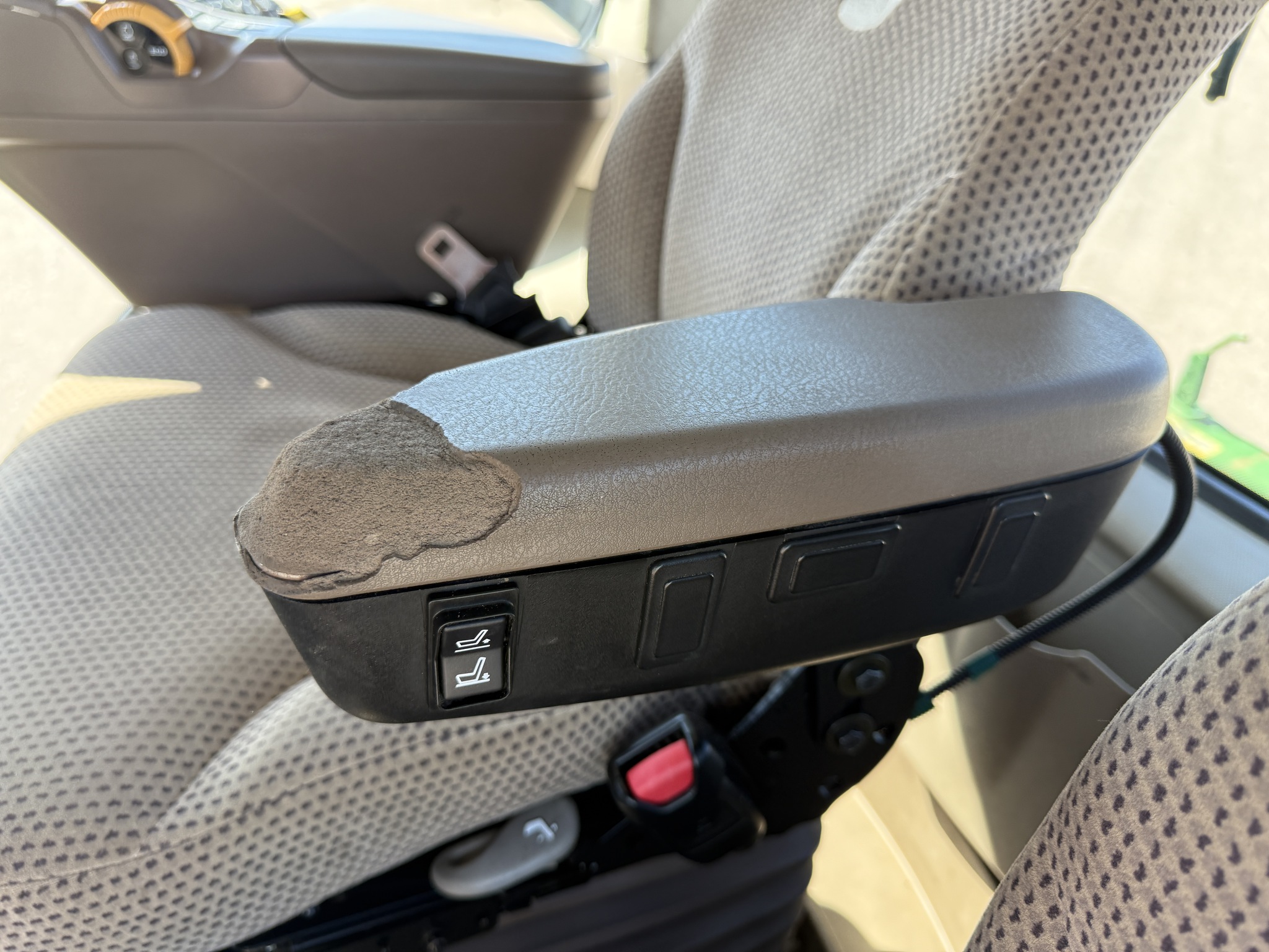 2016 John Deere 8270R Image 45