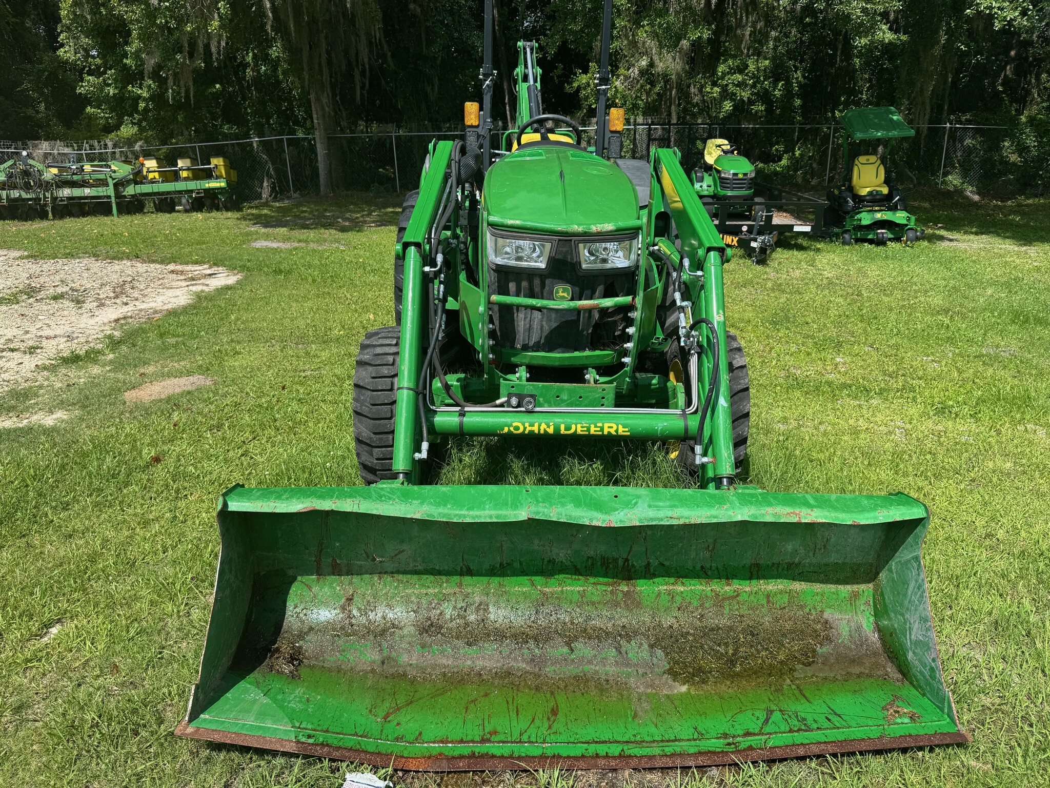 2023 John Deere 4052M Image 2