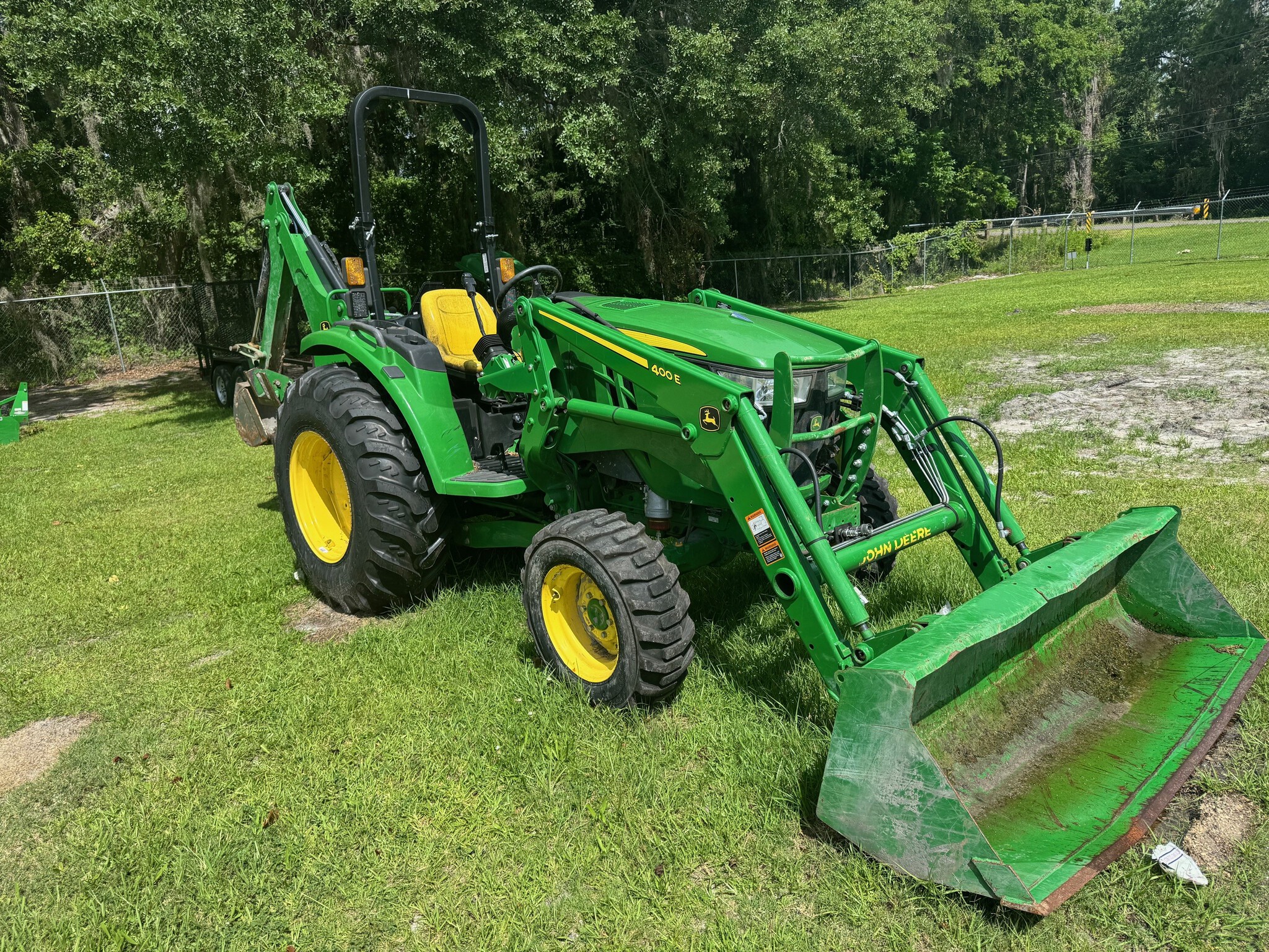 2023 John Deere 4052M Image 3
