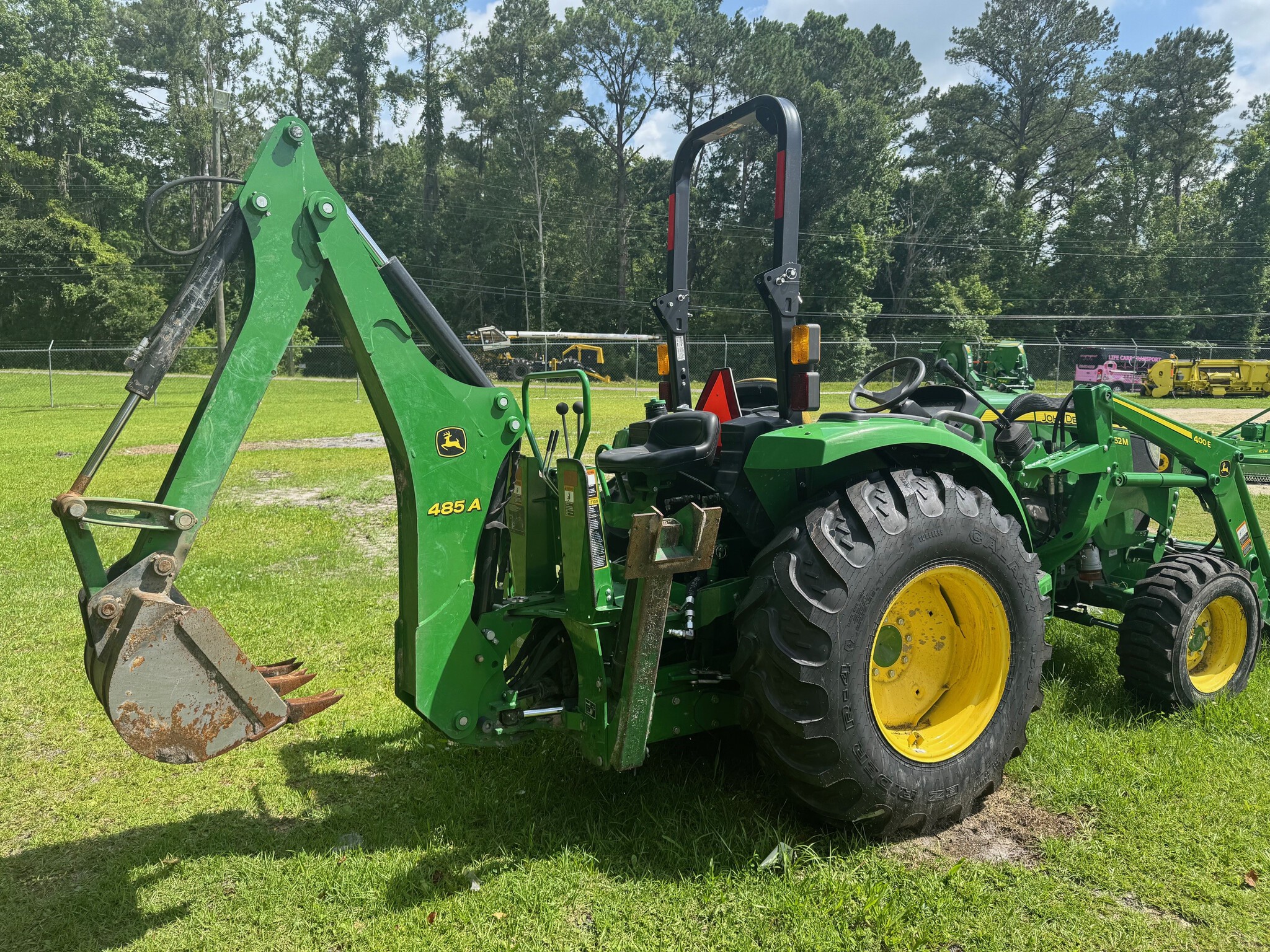 2023 John Deere 4052M Image 4