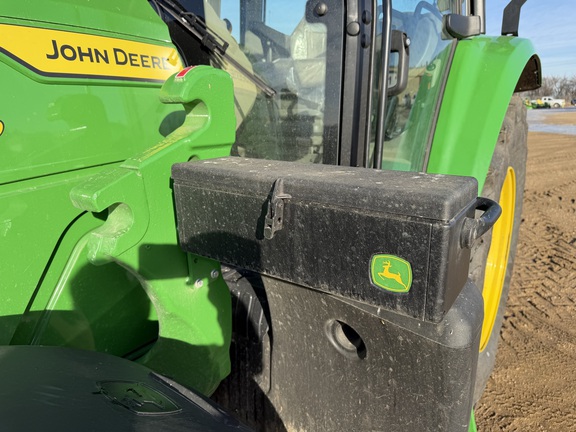2025 John Deere 6M 140 - Photo17