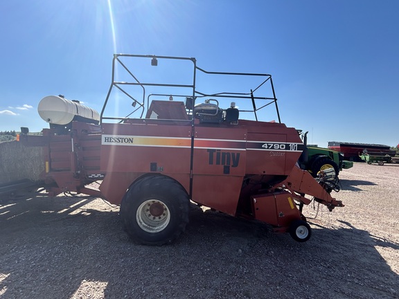 Hesston 4790 (4th thumbnail)