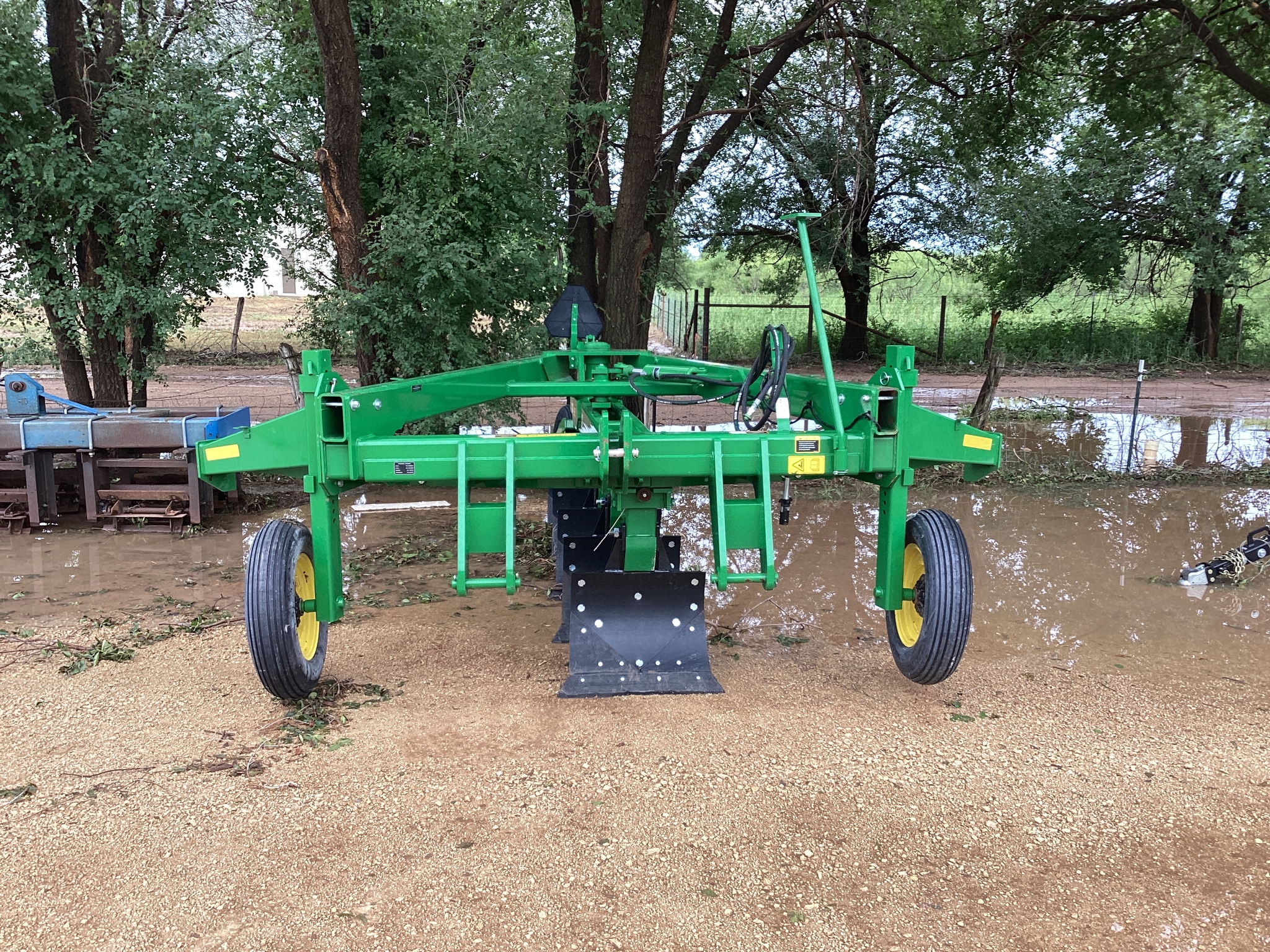 2023 John Deere 995 Image 1