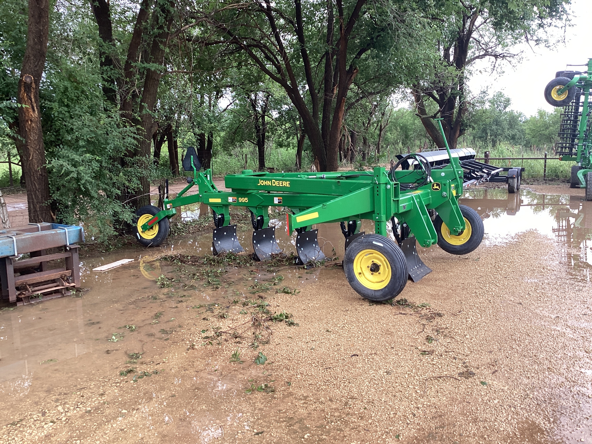 2023 John Deere 995 Image 2