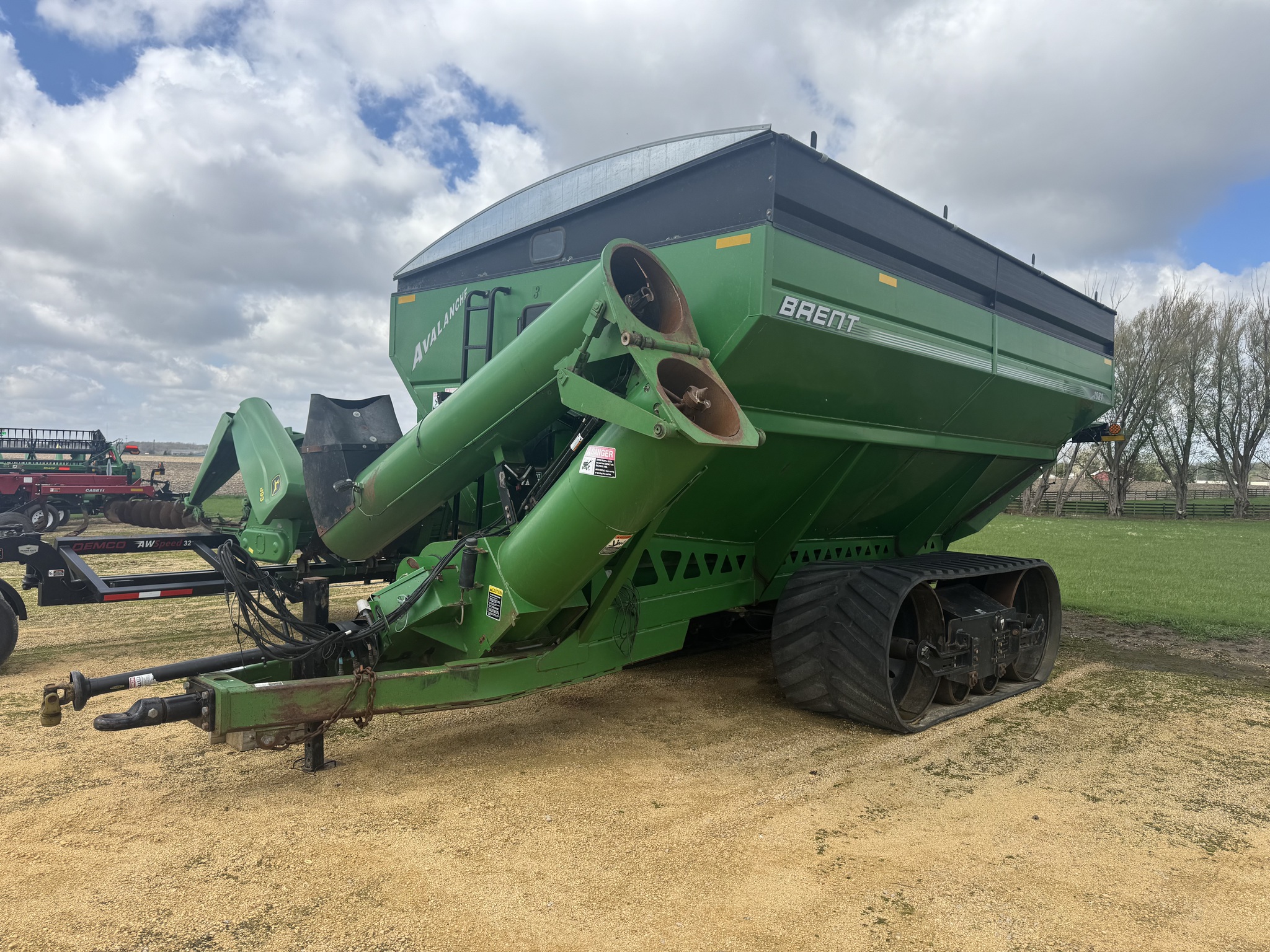  2006 Brent 1084 at Heritage Tractor in Dixon, IL
