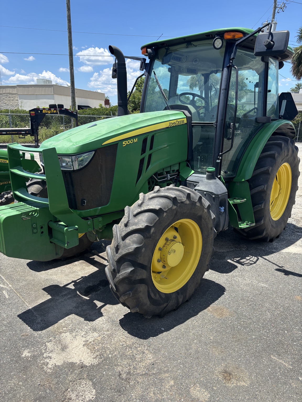 2021 John Deere 5100M Image 1