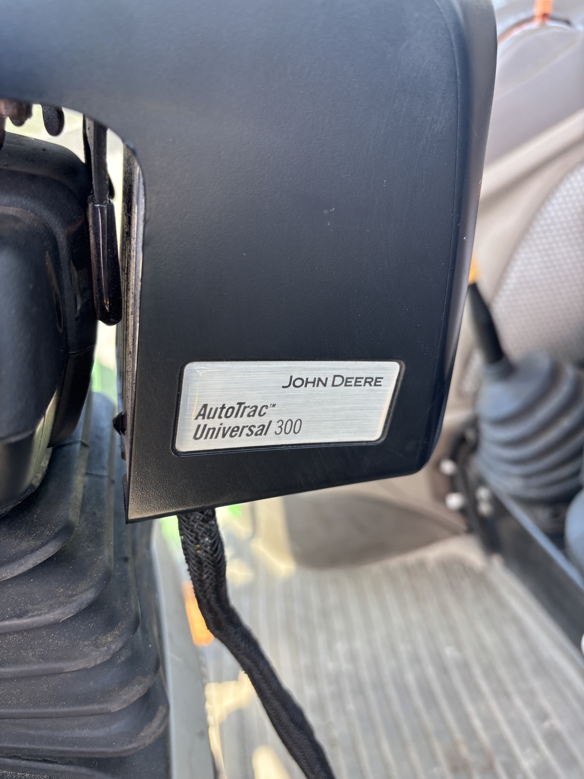 2021 John Deere 5100M Image 4