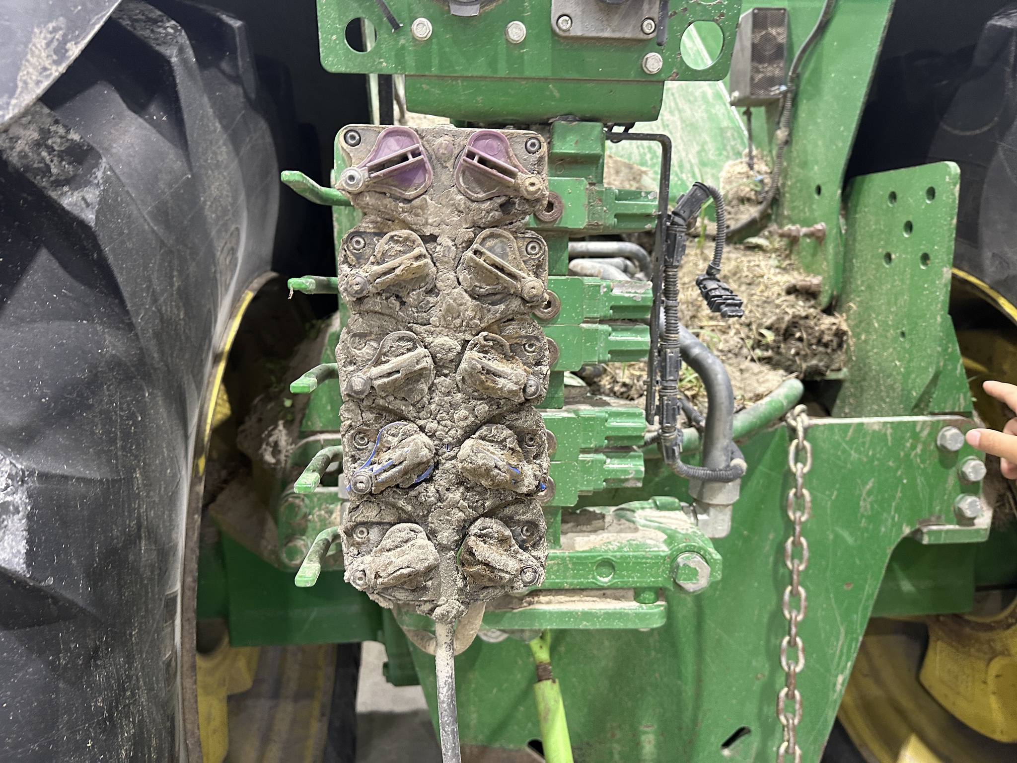2015 John Deere 9420R Image 8