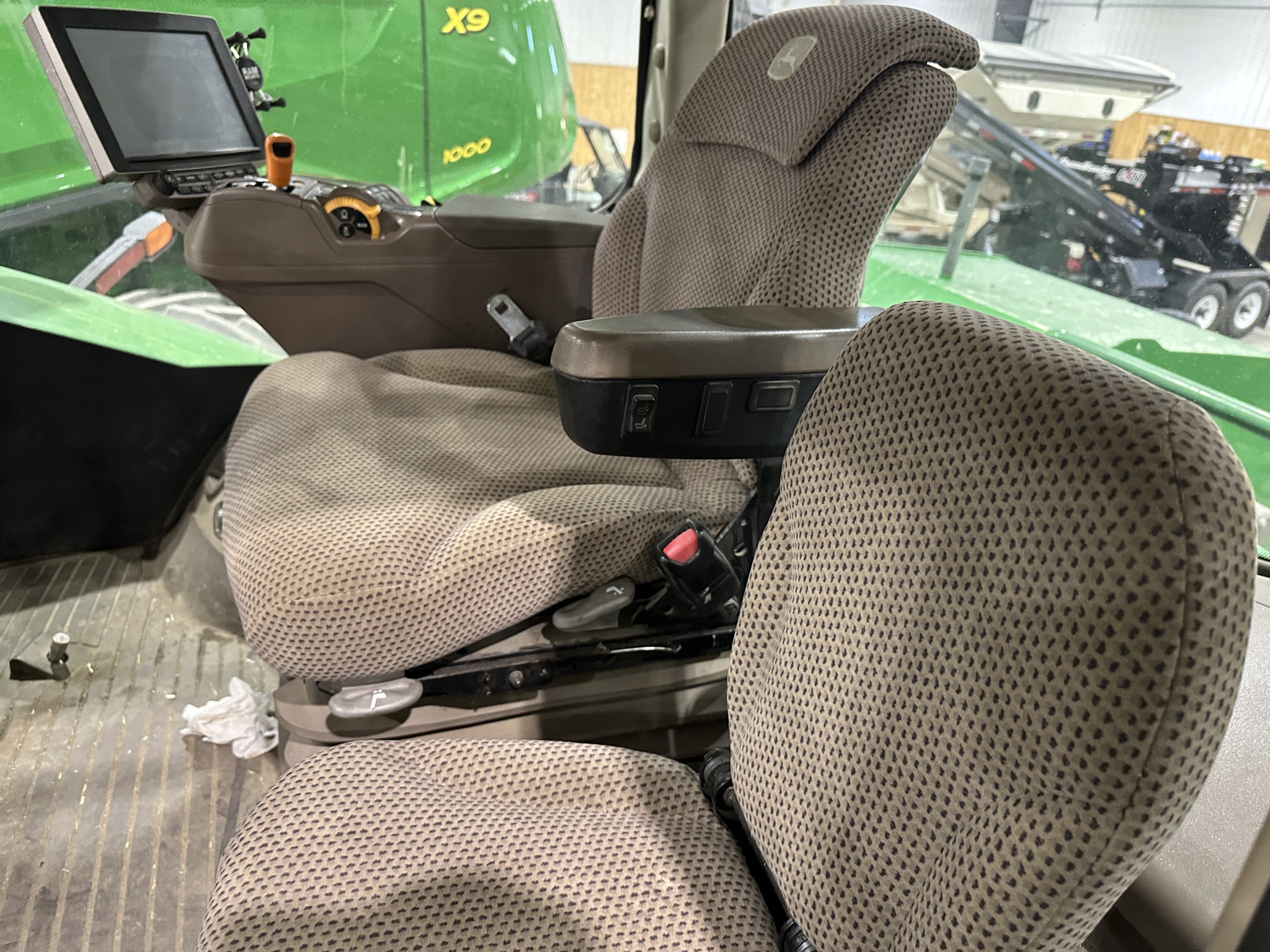 2015 John Deere 9420R Image 16