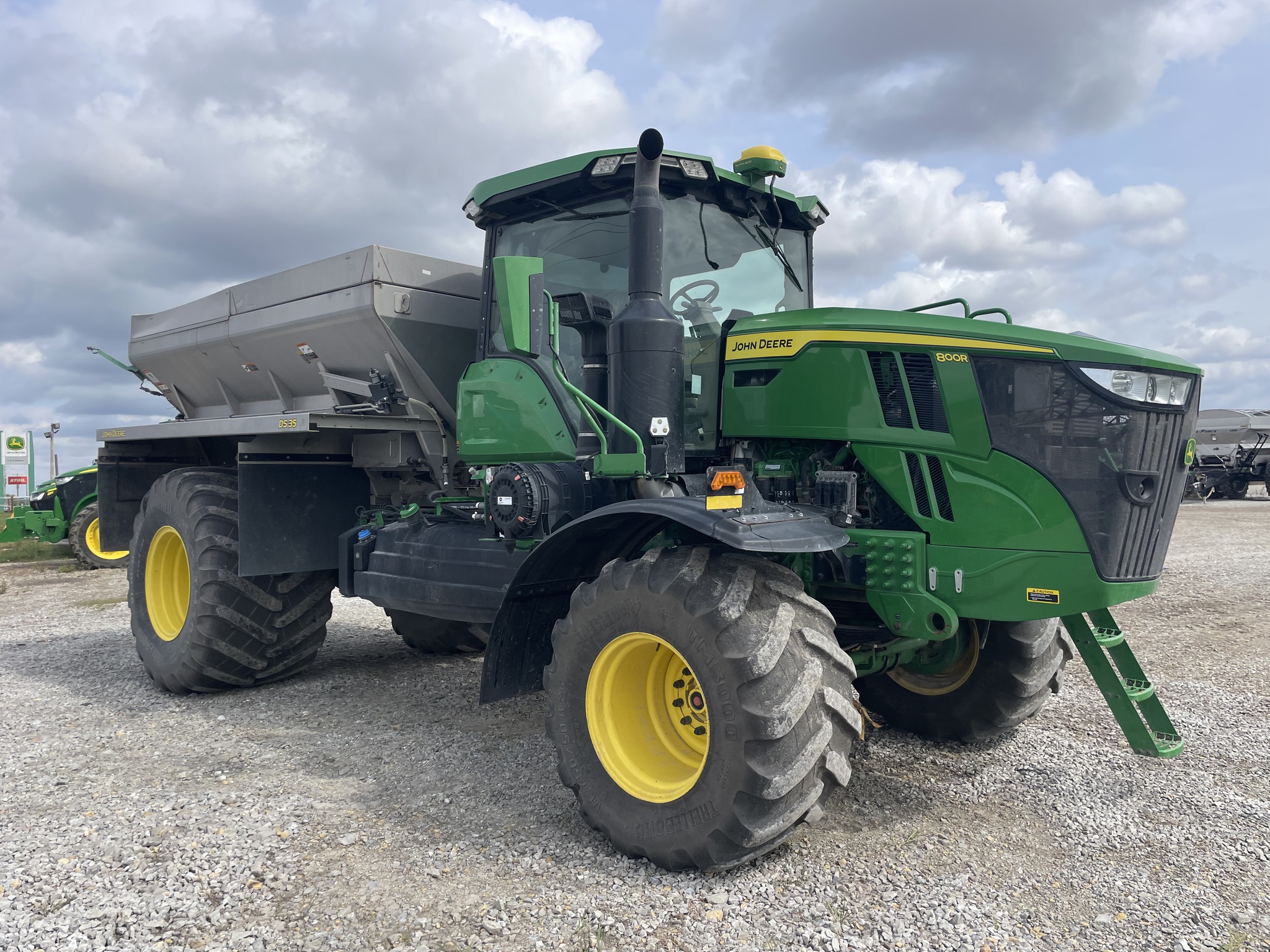 2022 John Deere 800R Image 1