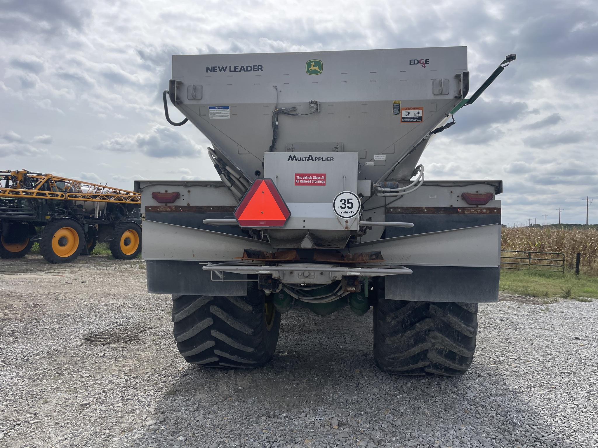 2022 John Deere 800R Image 8