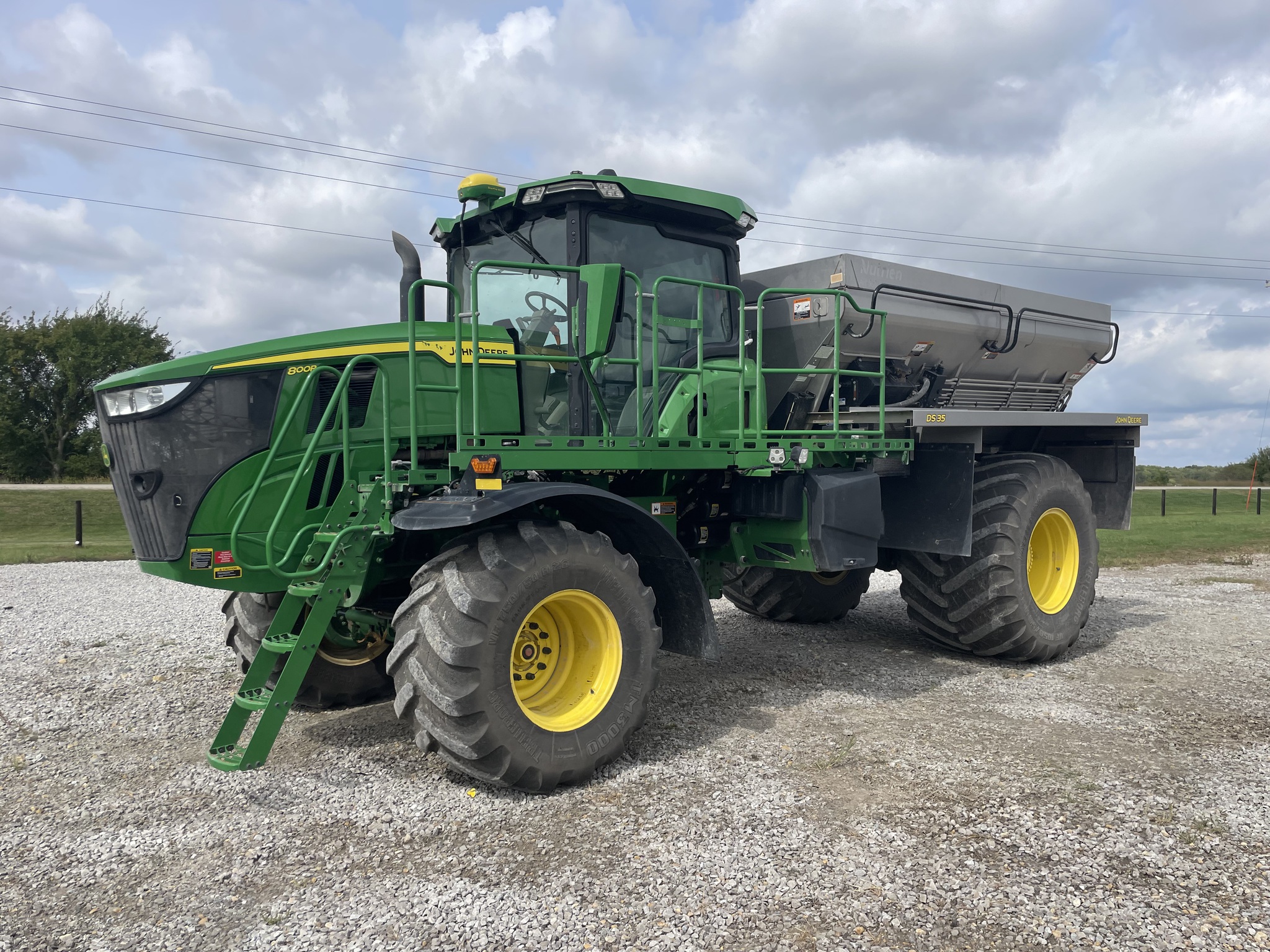 2022 John Deere 800R Image 10