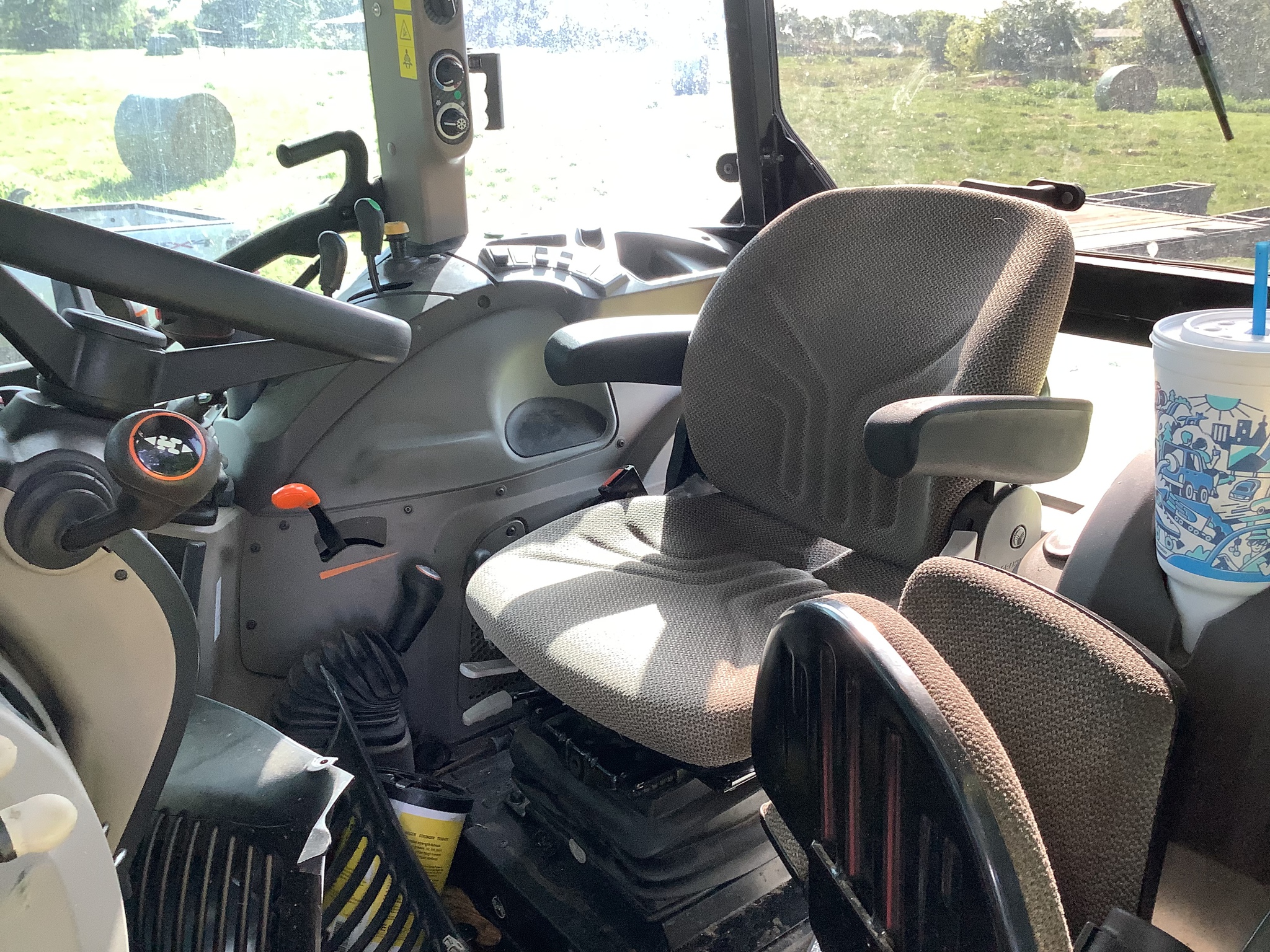 2021 Case IH Farmall 100C Image 10