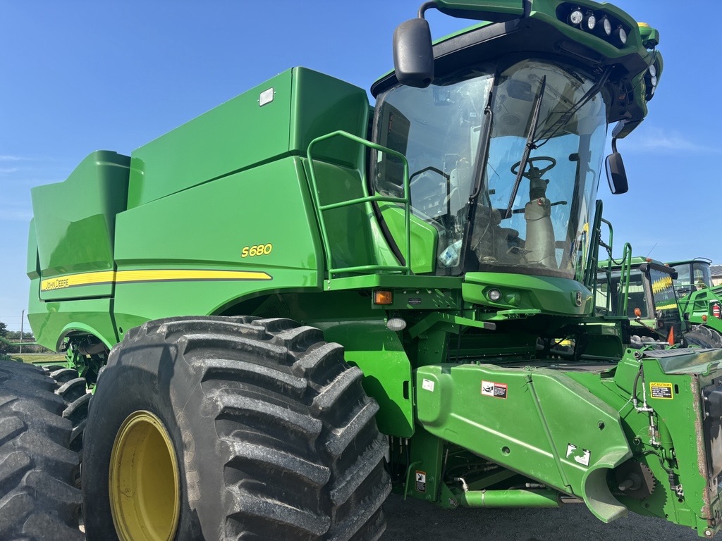2015 John Deere S680 Image 1