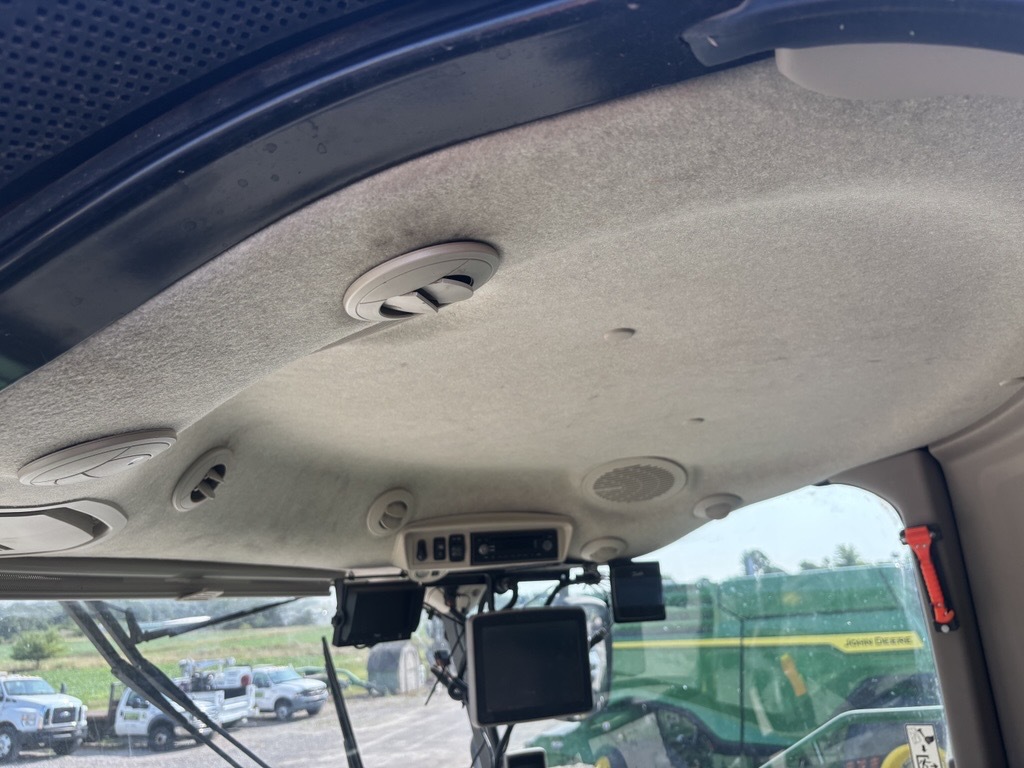 2015 John Deere S680 Image 6