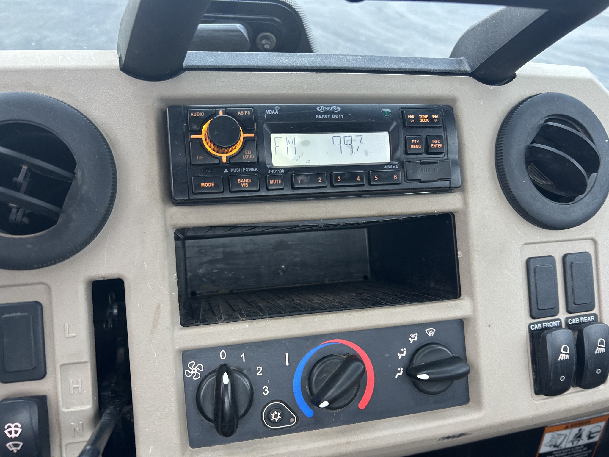  2018 John Deere XUV 865R at Heritage Tractor in Anderson, MO
