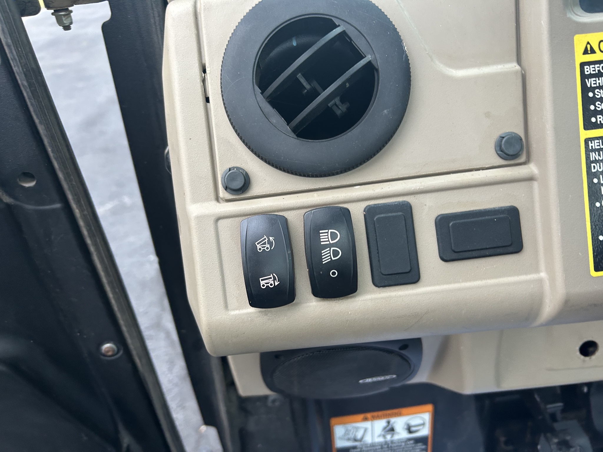  2018 John Deere XUV 865R at Heritage Tractor in Anderson, MO