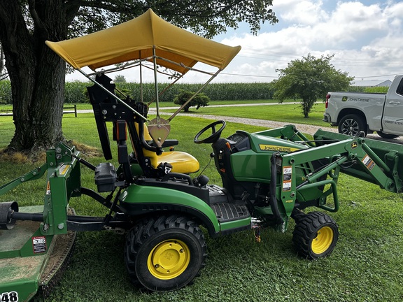 Photo of 2014 John Deere 1025R