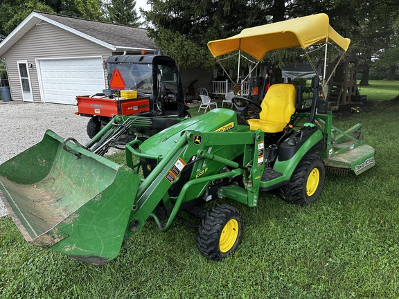 Photo of 2014 John Deere 1025R