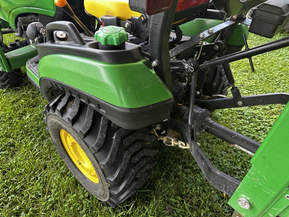 Photo of 2014 John Deere 1025R