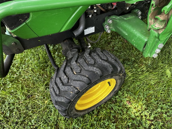 Photo of 2014 John Deere 1025R