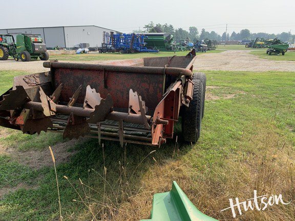 Photo of New Holland 680