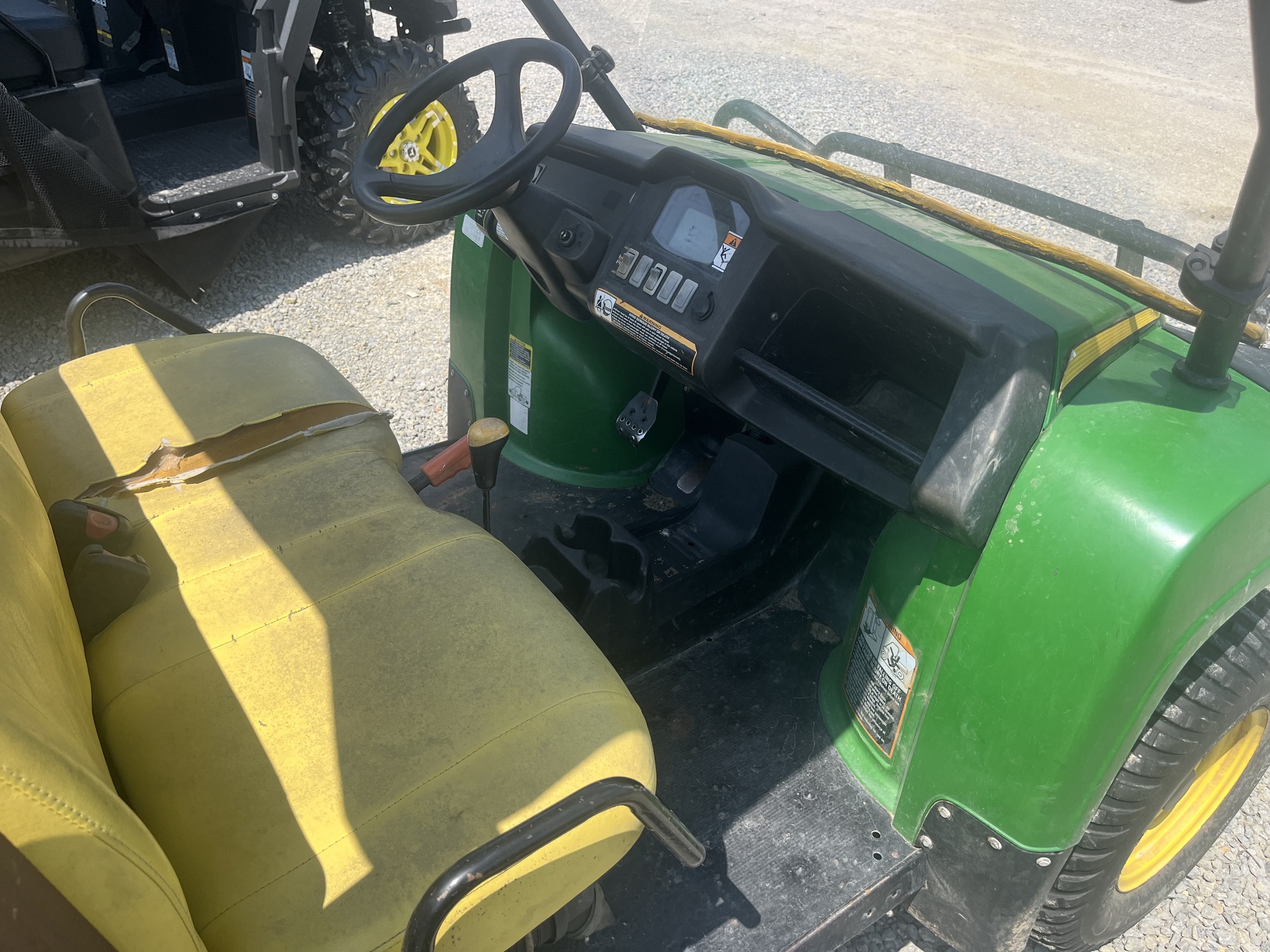2015 John Deere XUV 855D GREEN Image 4