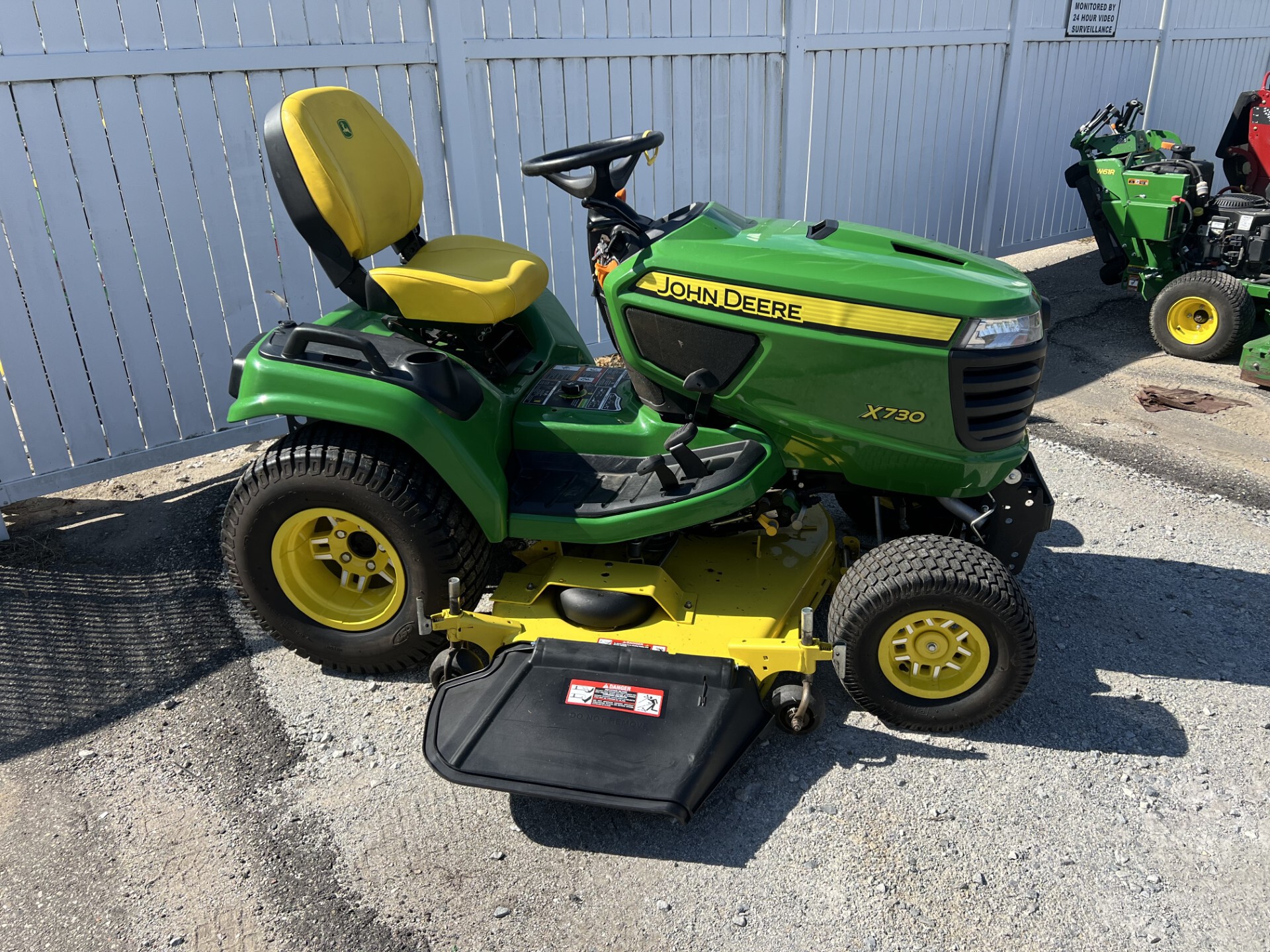 2019 John Deere X730 Image 2