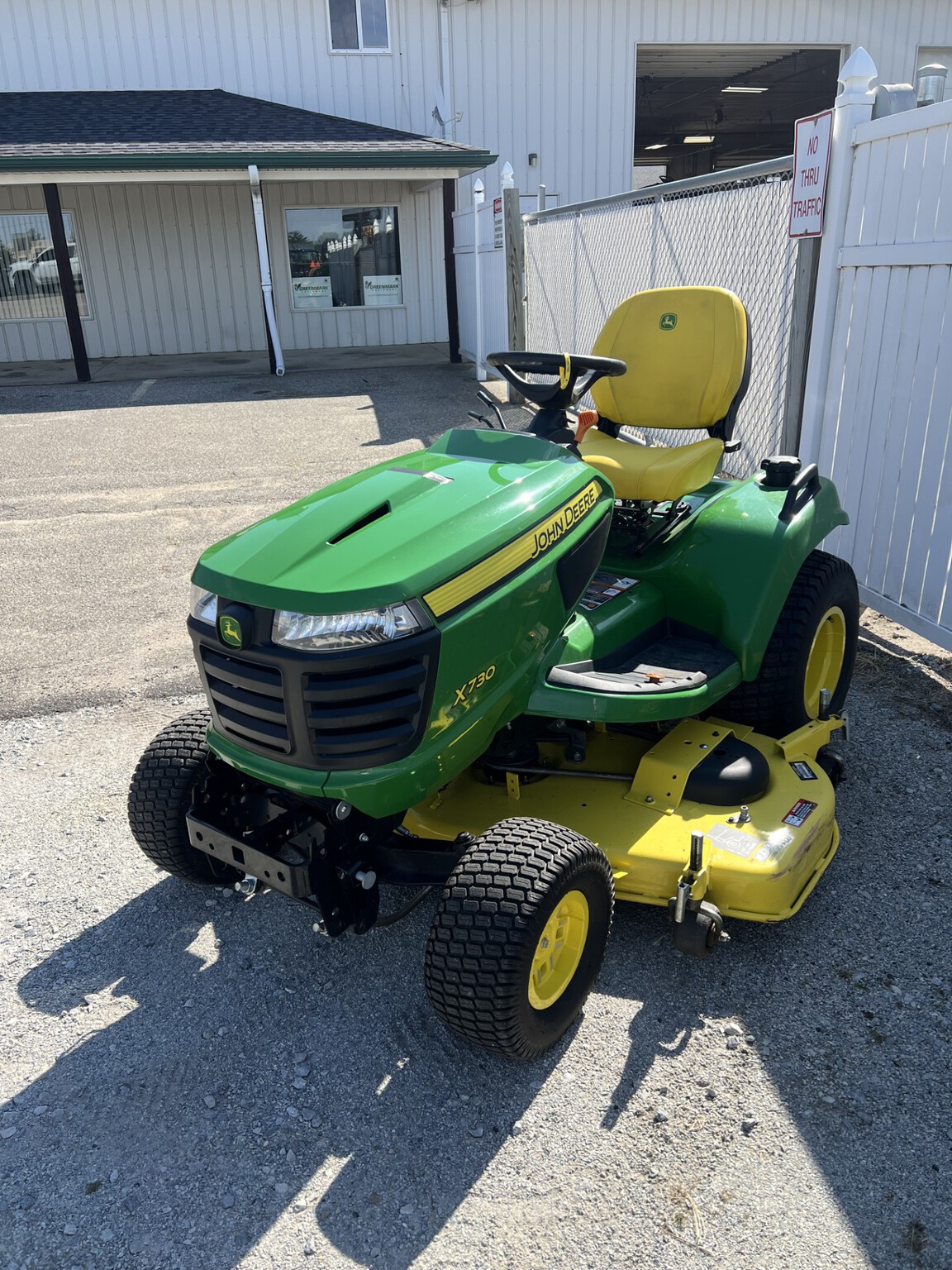 2019 John Deere X730 Image 4