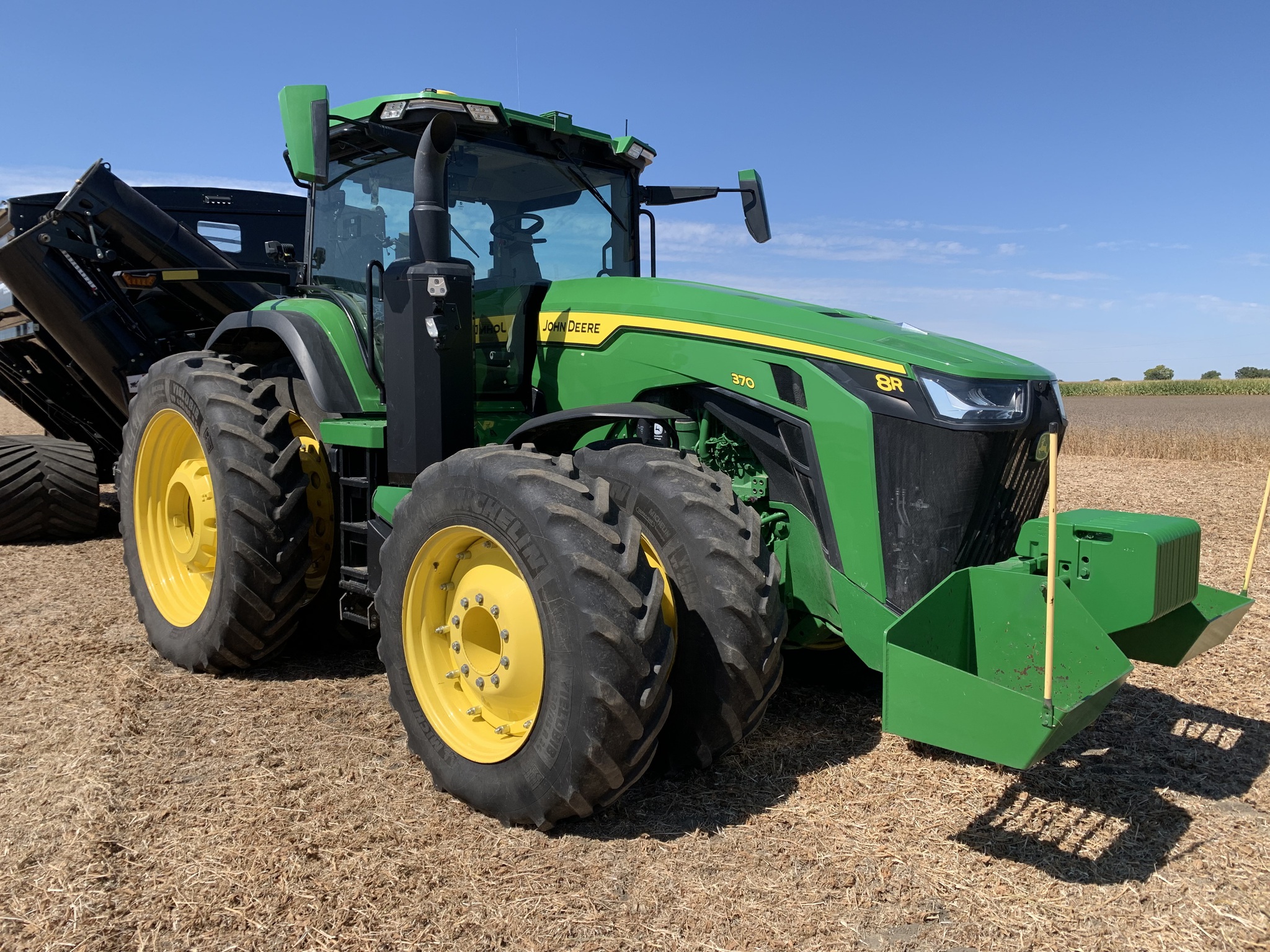2021 John Deere 8R 370 Image 2