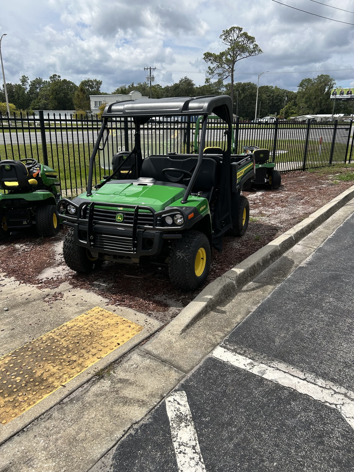 2025 John Deere HPX615E Image 8